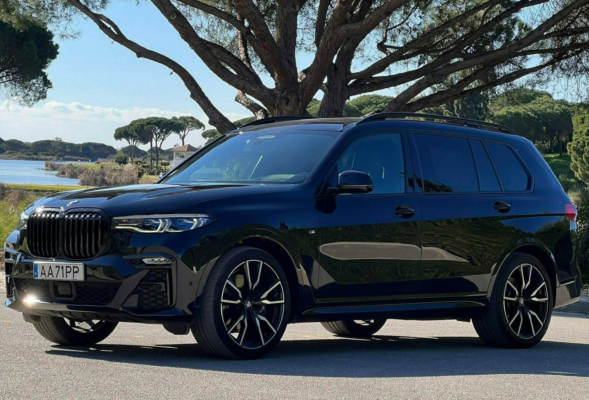 BMW X7 front view - luxury car rental Algarve Lisbon Portugal