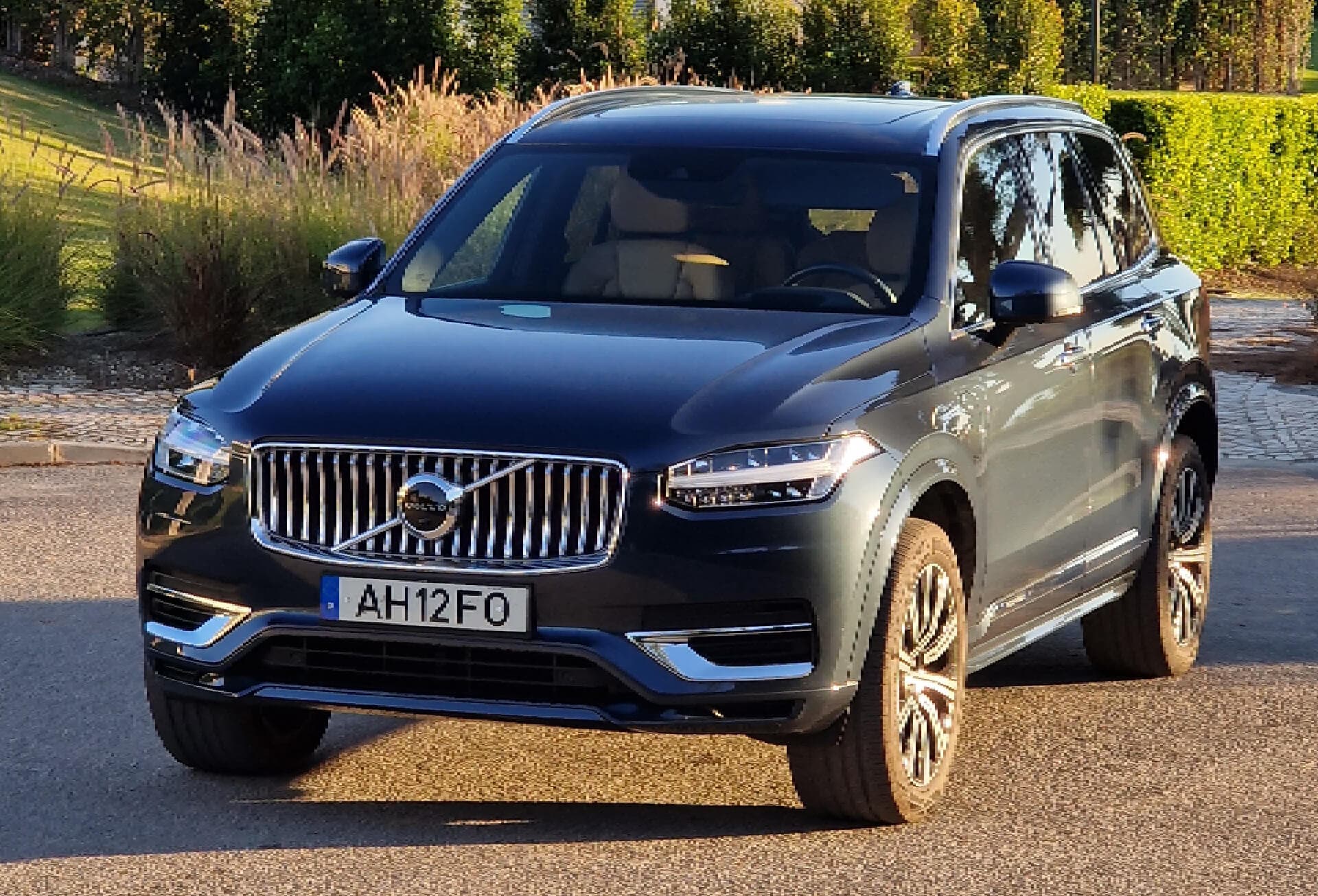 Volvo XC90 front view - luxury car rental Algarve Lisbon Portugal