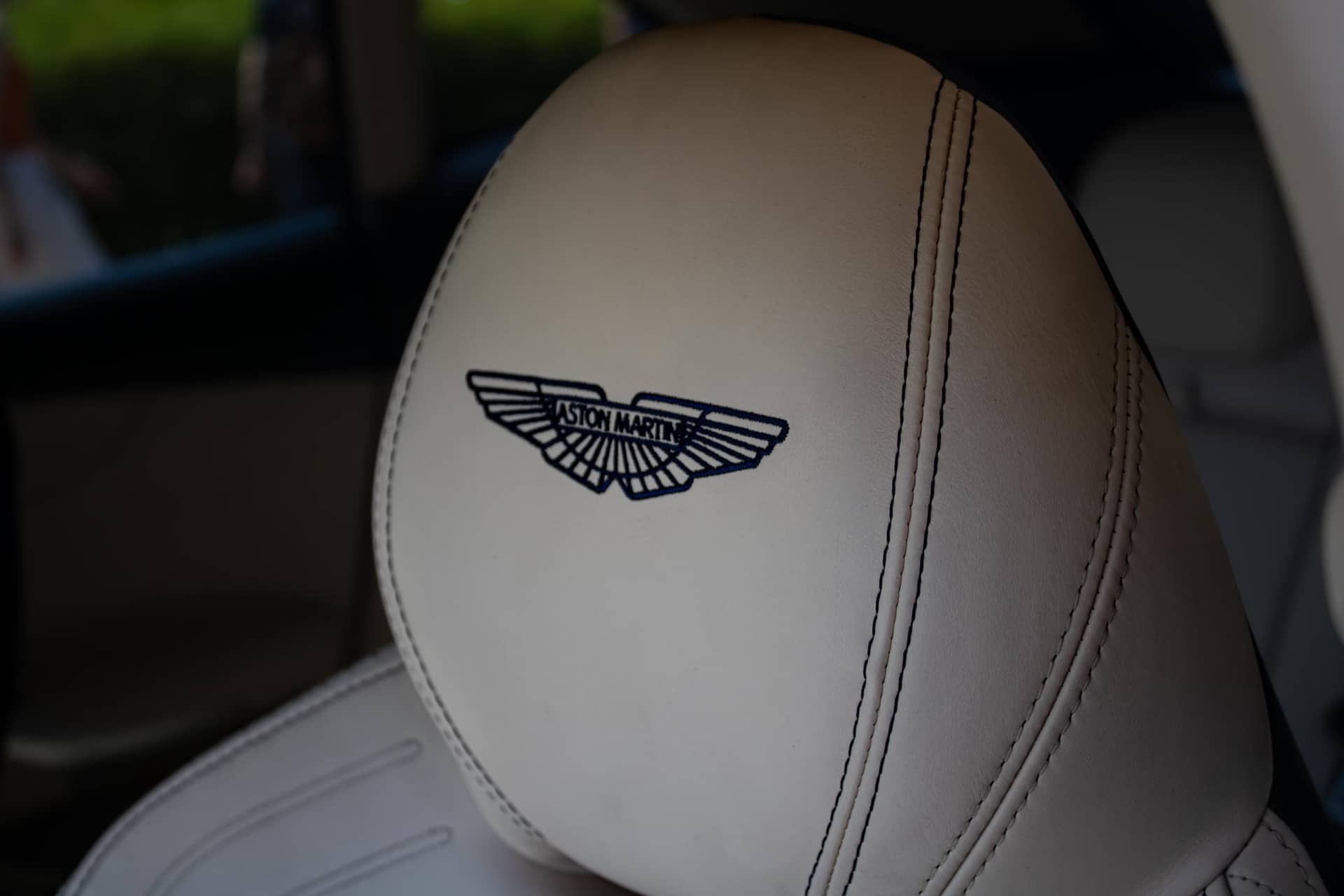 Aston Martin DBX rental Portugal - gallery image 6