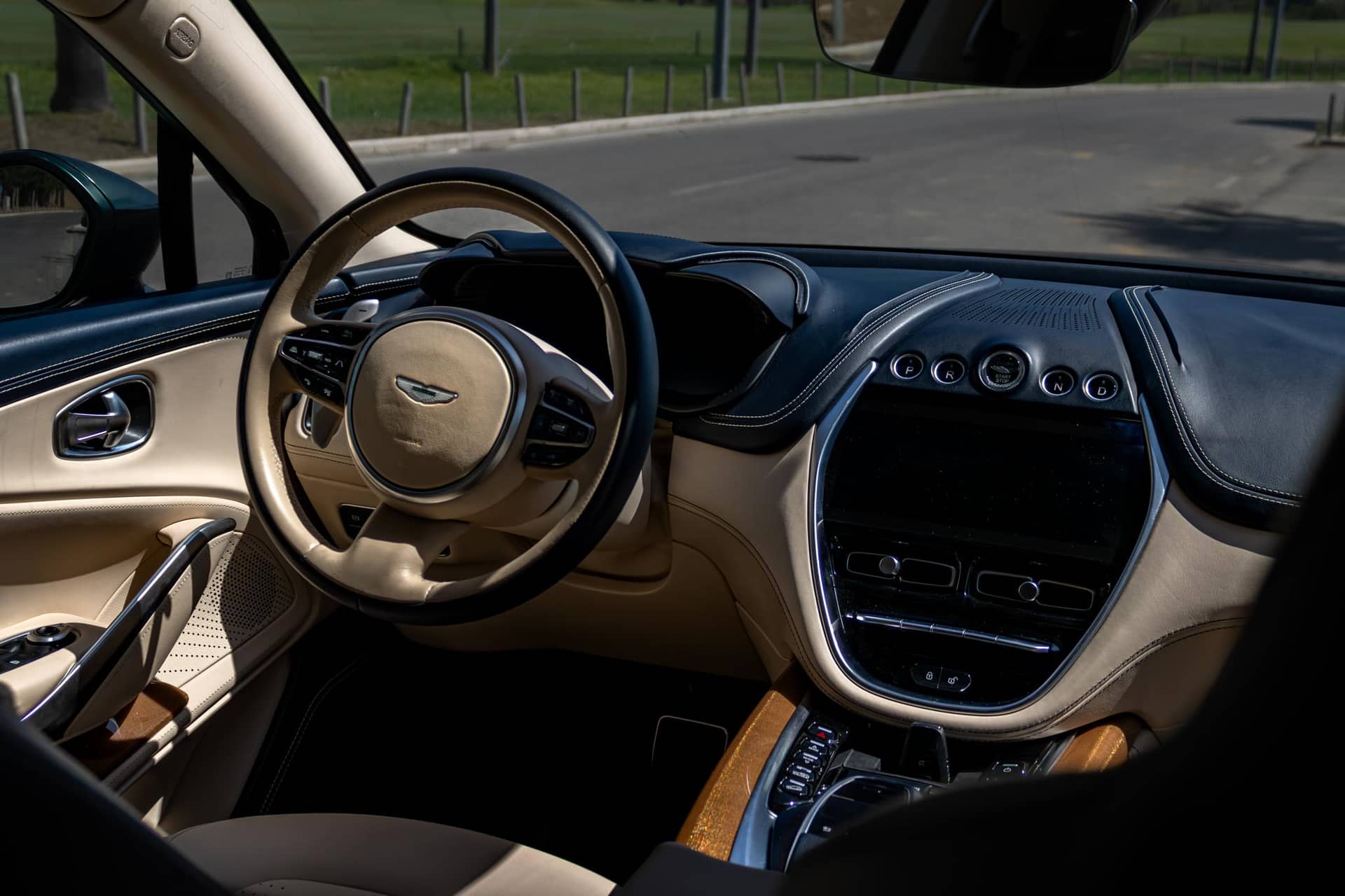 Aston Martin DBX rental Portugal - gallery image 7