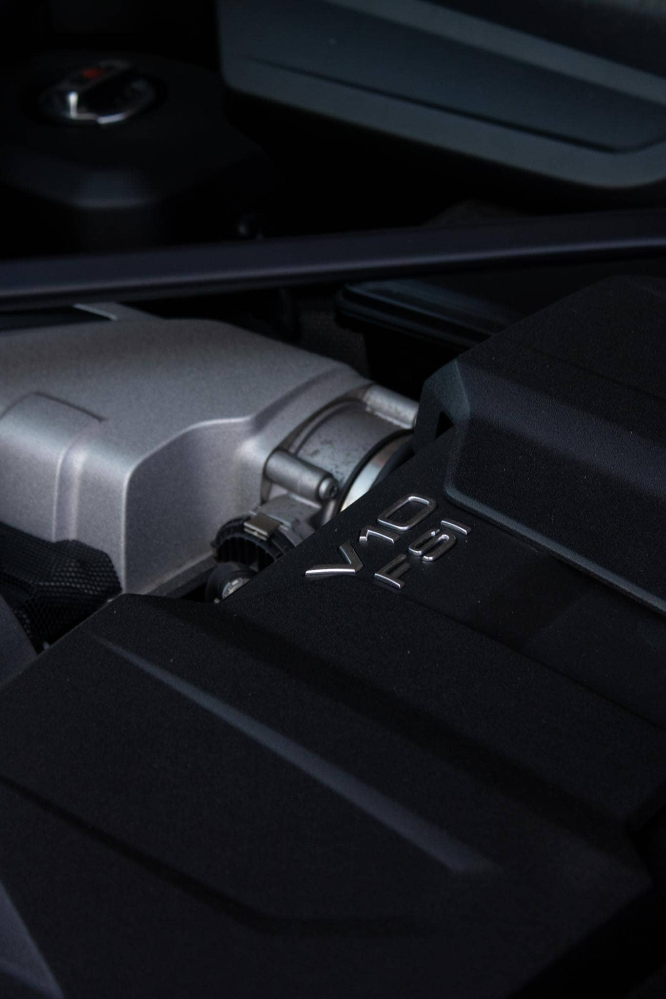 Audi R8 rental Portugal - gallery image 3