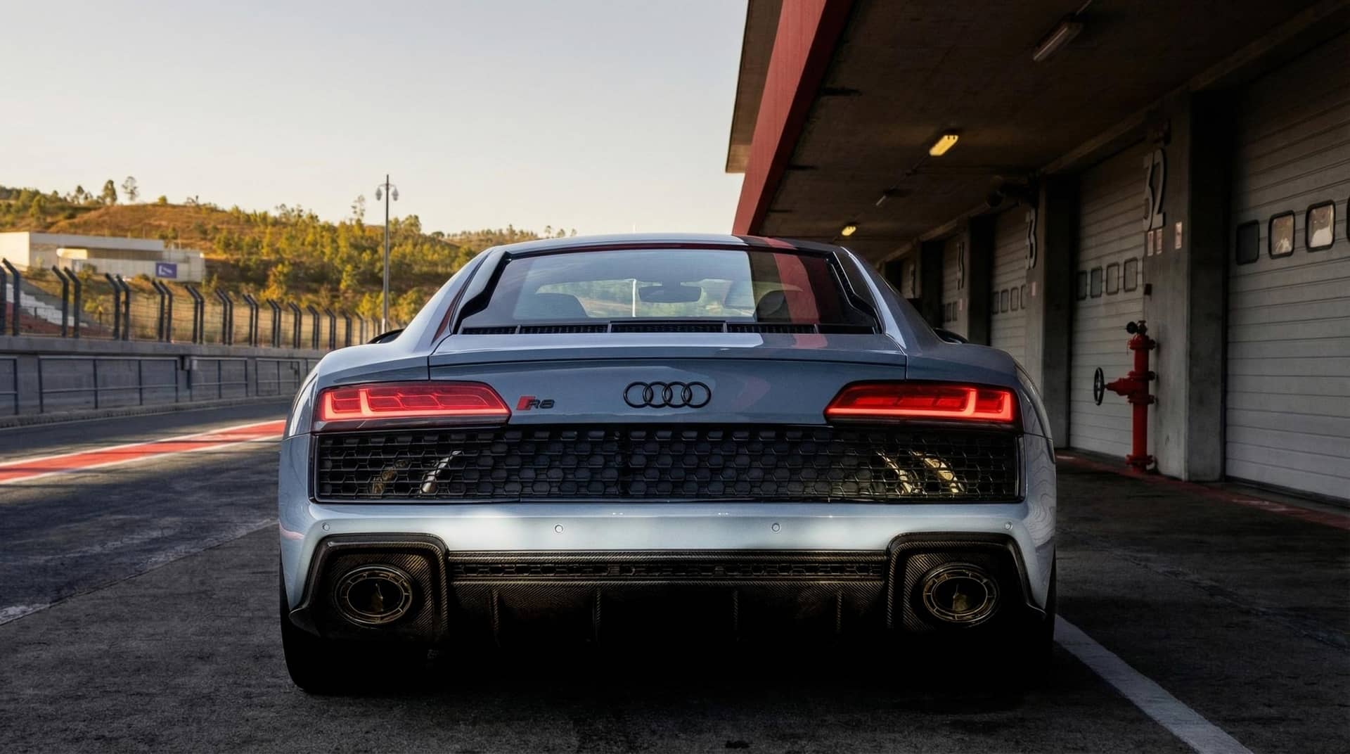 Audi R8 rental Portugal - gallery image 5