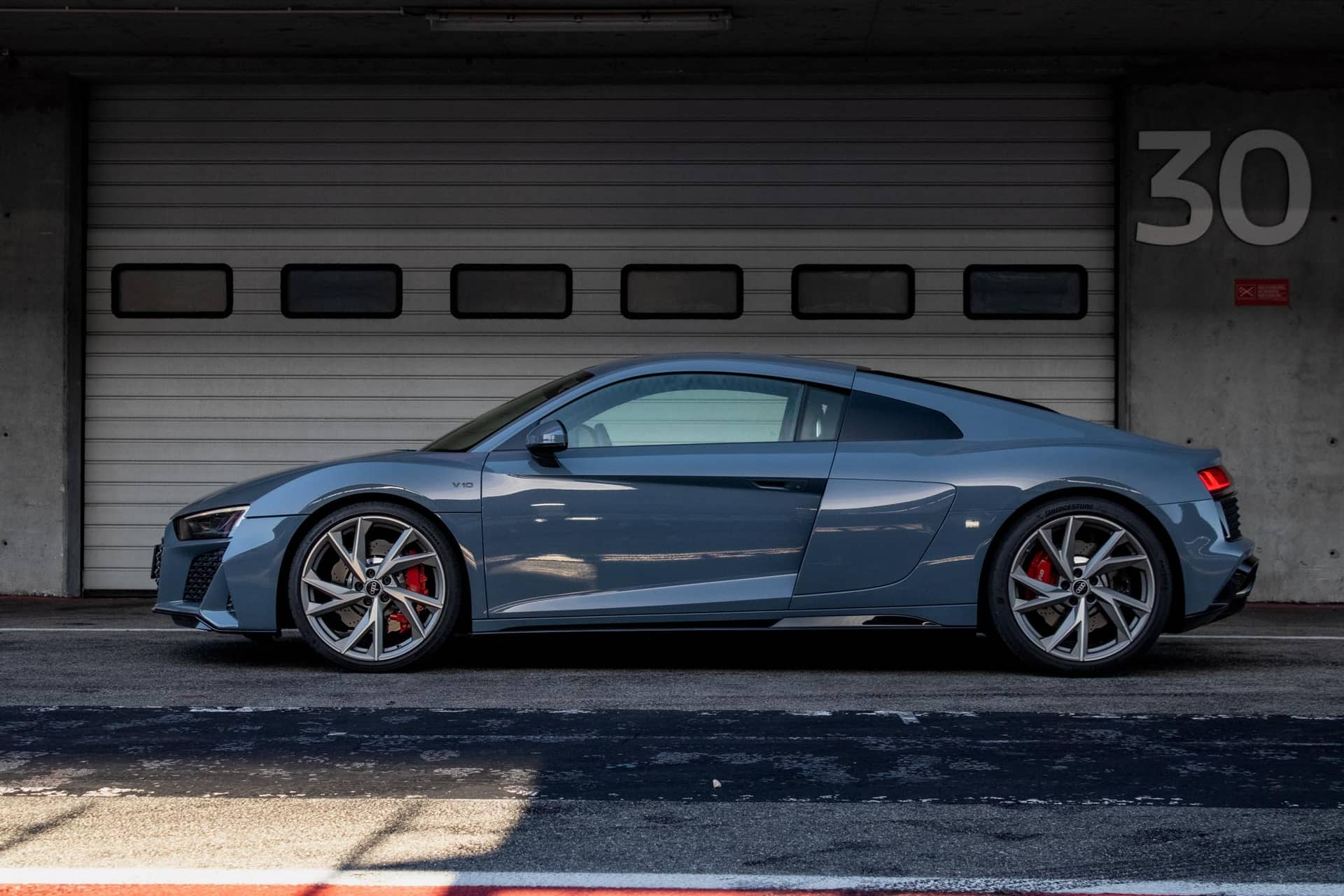 Audi R8 rental Portugal - gallery image 8