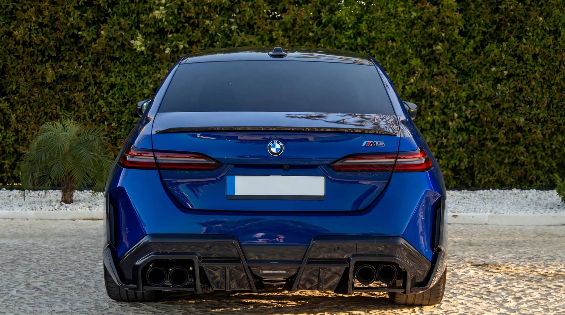 BMW M5 G90 rental Portugal - gallery image 11