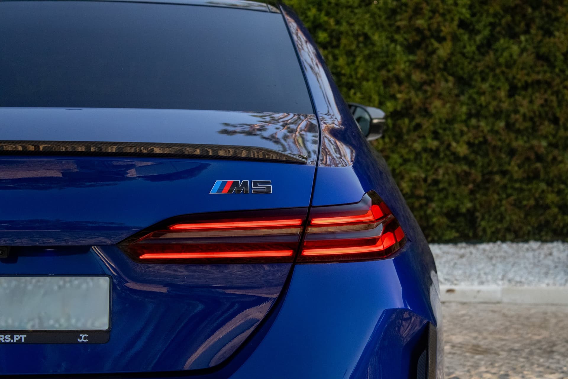 BMW M5 G90 - luxury car rental Algarve Lisbon Portugal (15)
