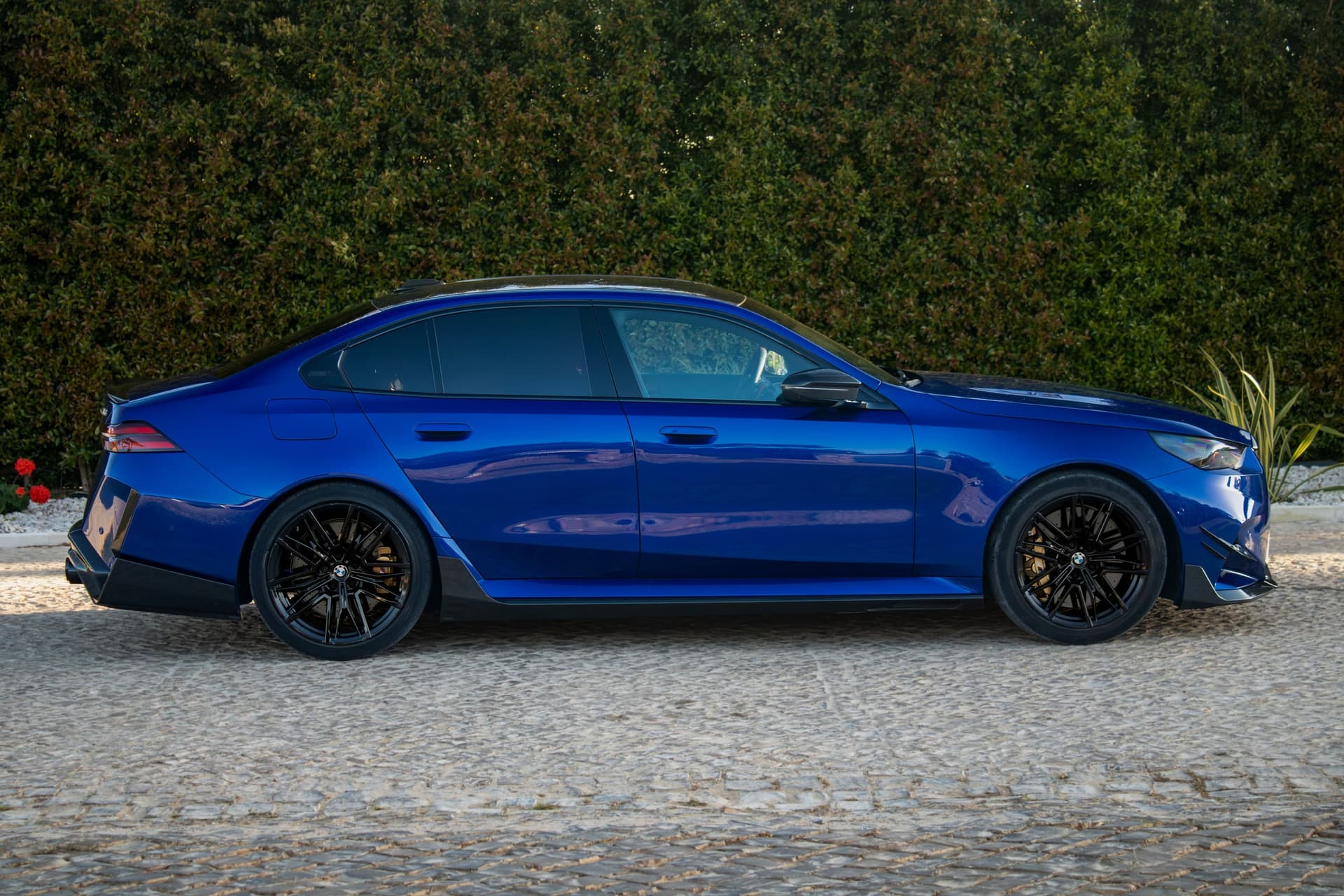 BMW M5 G90 - luxury car rental Algarve Lisbon Portugal (6)