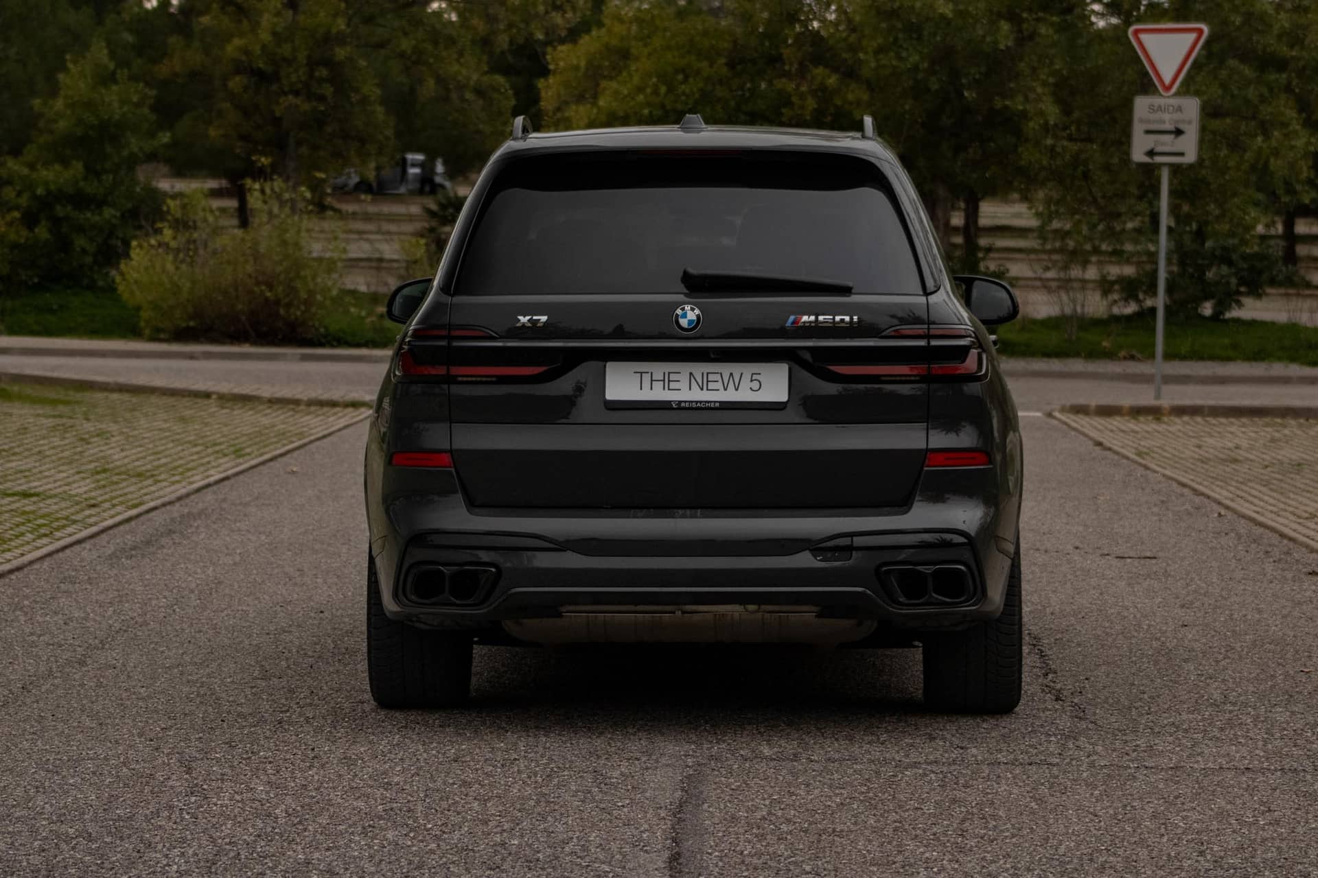 BMW X7 M60i rental Portugal - gallery image 4