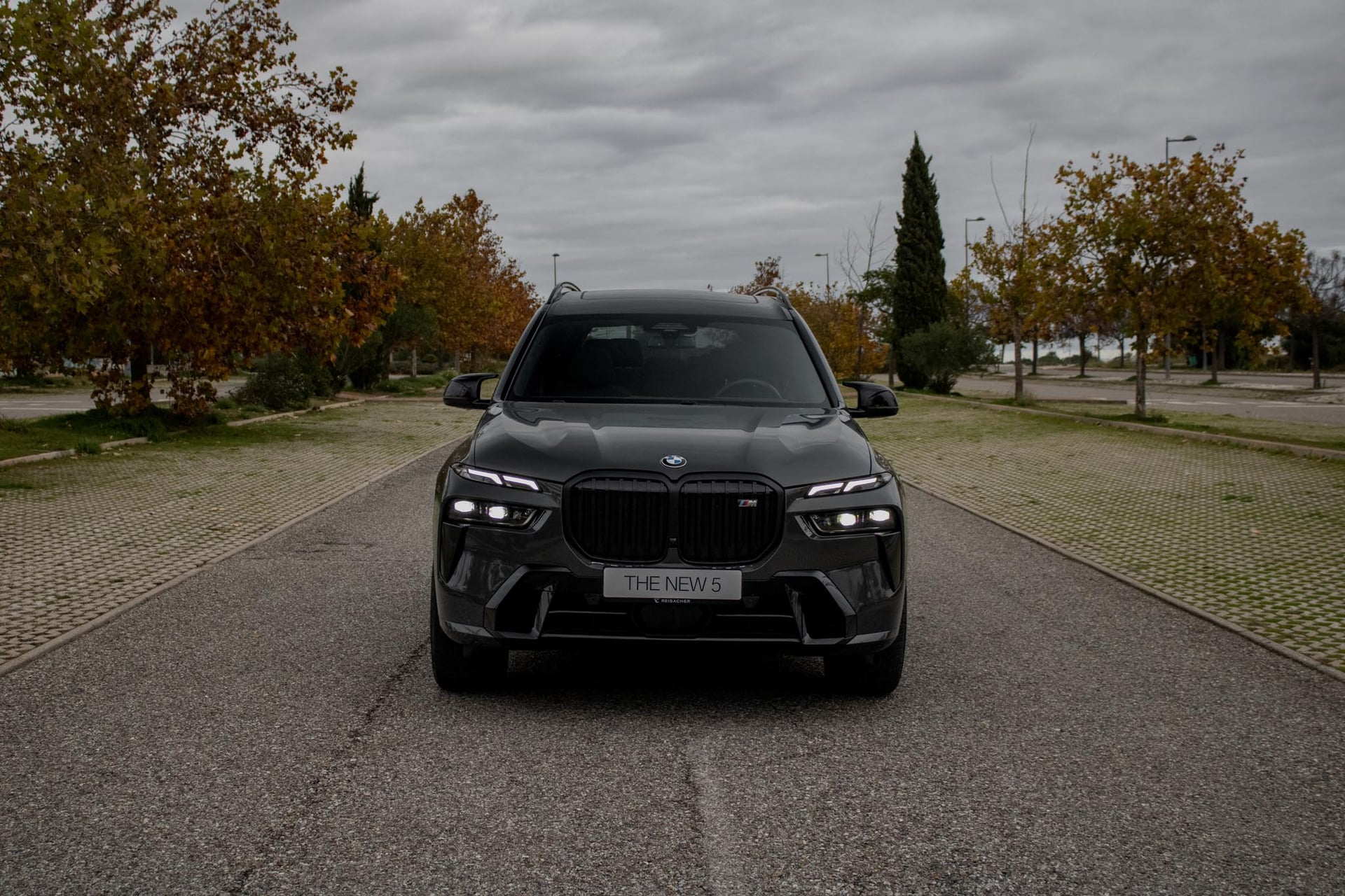 BMW X7 M60i for rent in Portugal - luxury car rental Algarve Lisbon