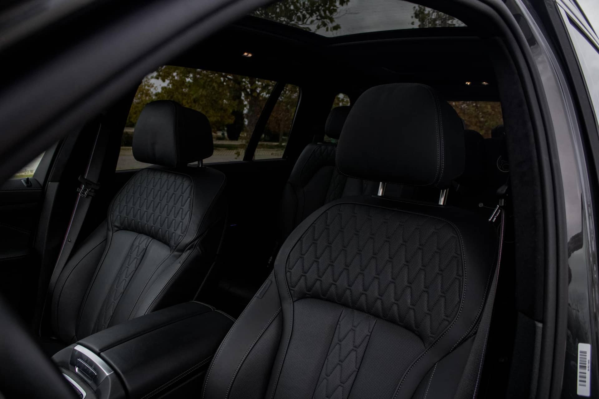 BMW X7 M60i rental Portugal - gallery image 7