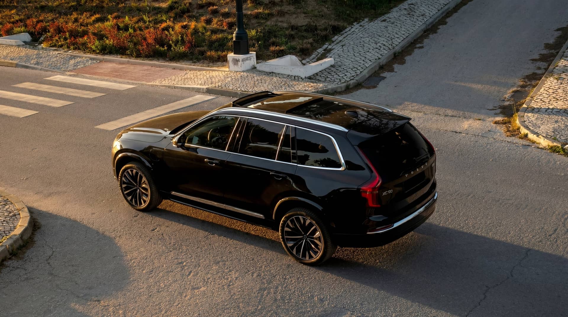 NEW Volvo XC90 rental Portugal - gallery image 3