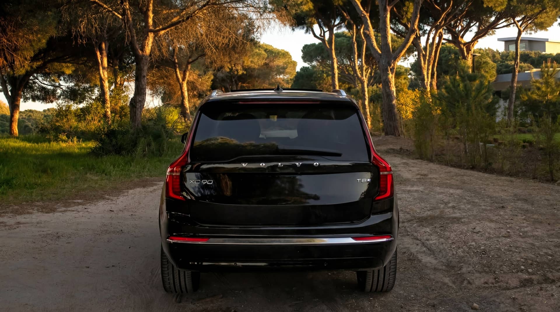 NEW Volvo XC90 rental Portugal - gallery image 5
