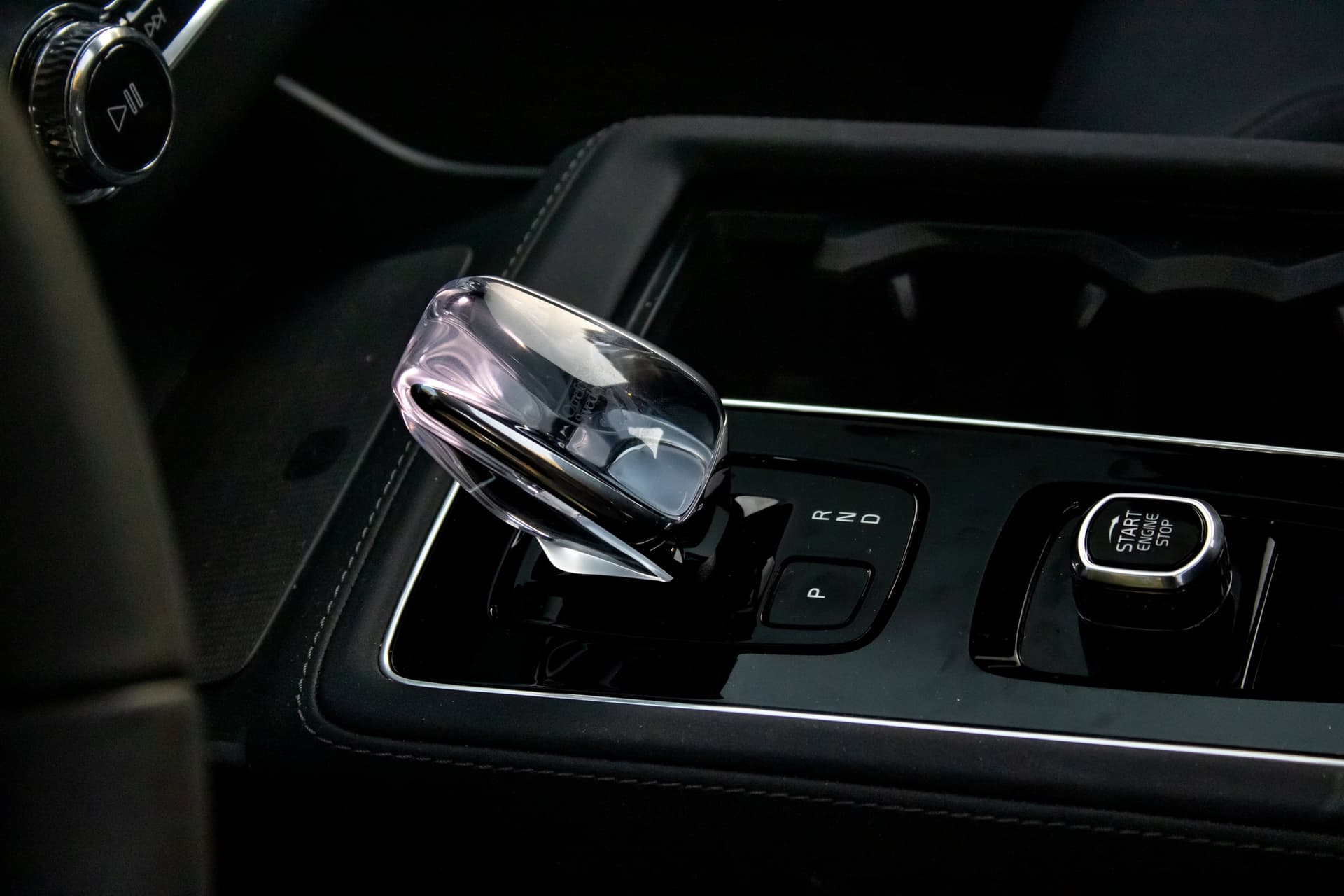 Volvo XC90 (2025) - luxury car rental Algarve Lisbon Portugal (5)