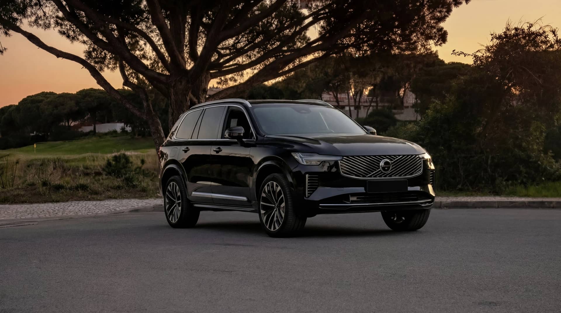 NEW Volvo XC90 rental Portugal - gallery image 7