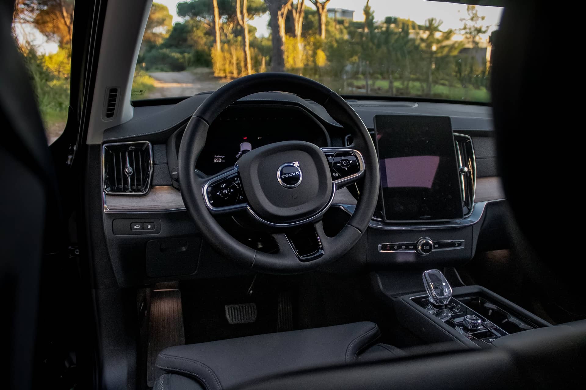 NEW Volvo XC90 rental Portugal - gallery image 11