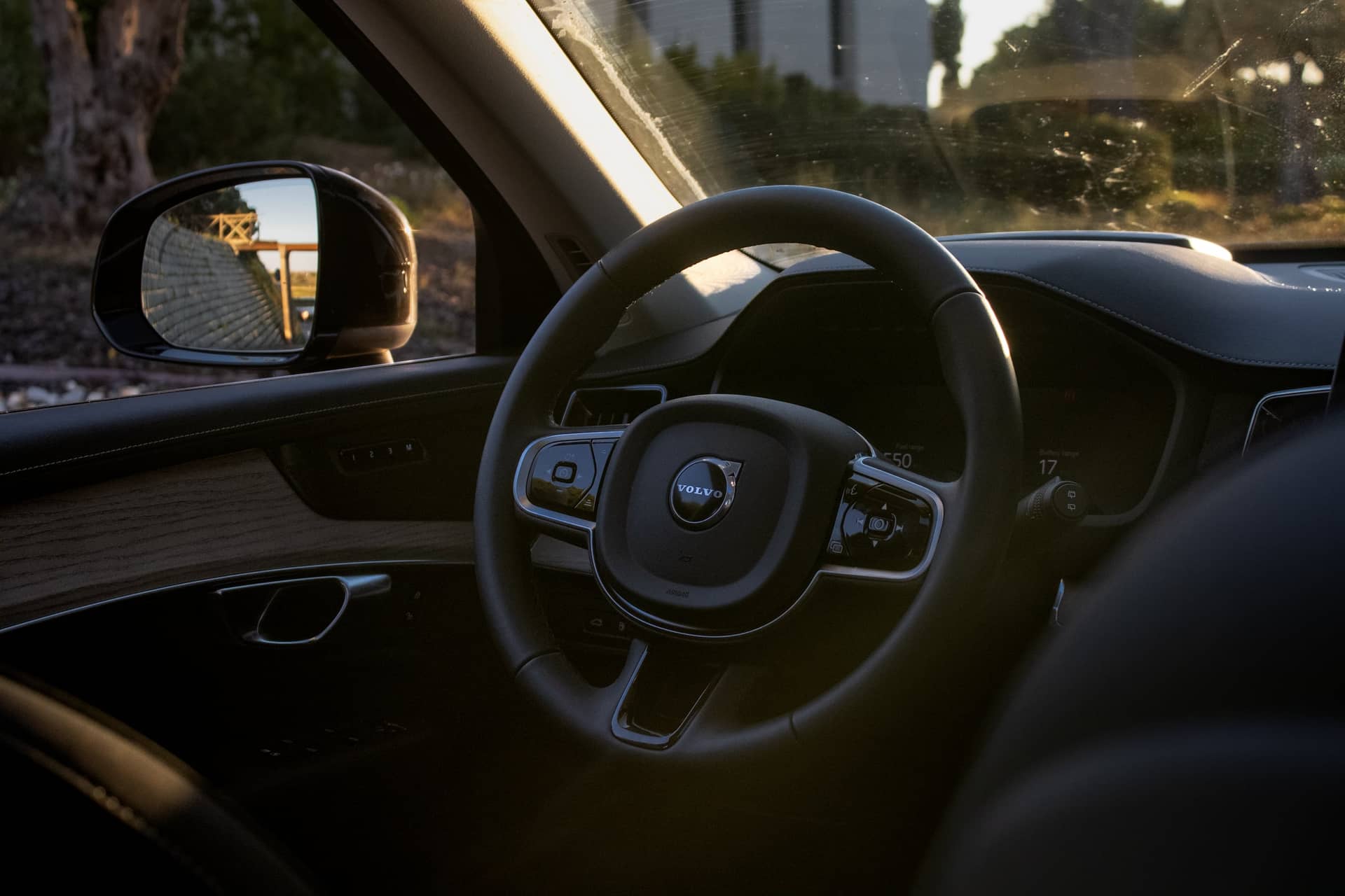 NEW Volvo XC90 rental Portugal - gallery image 12