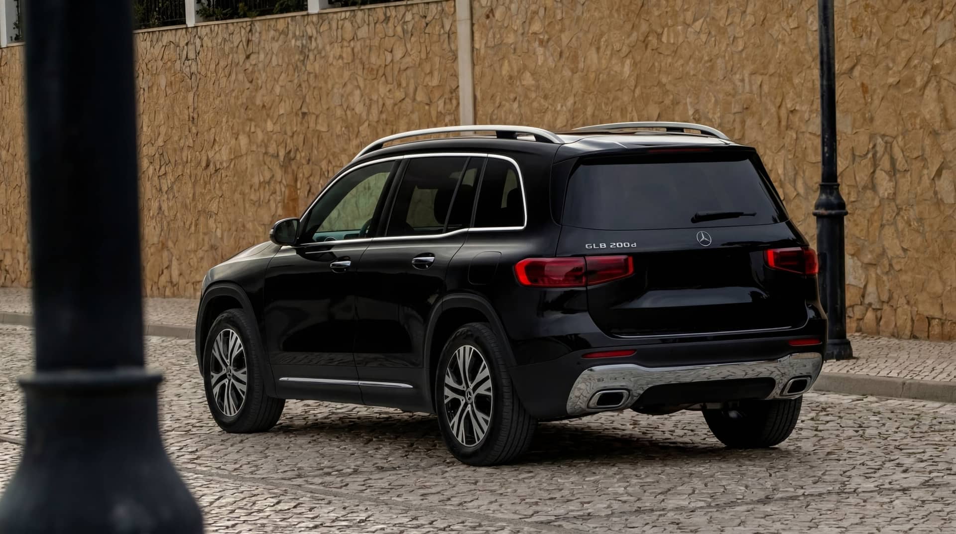 Mercedes GLB rental Portugal - gallery image 2