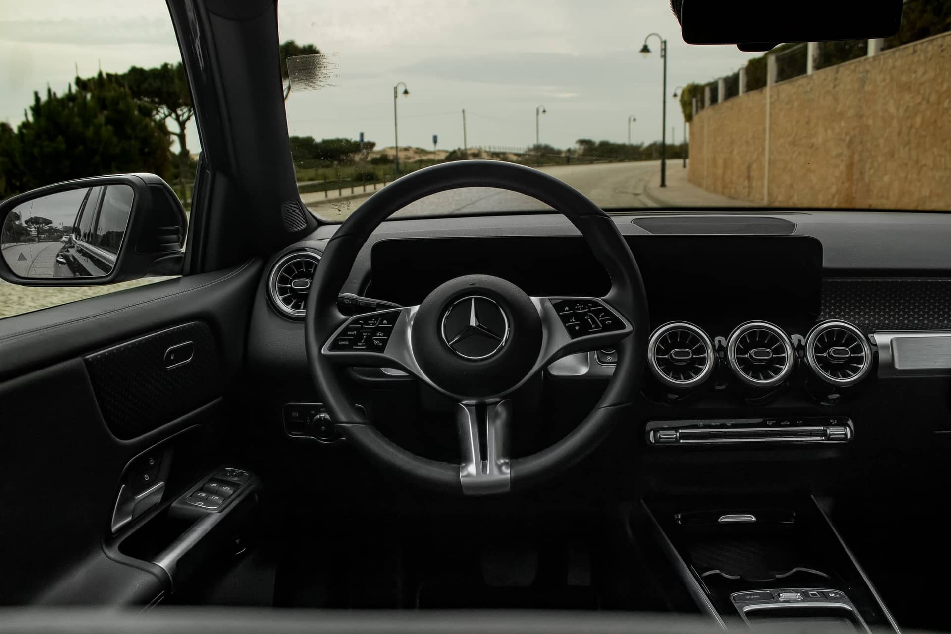 Mercedes GLB rental Portugal - gallery image 5