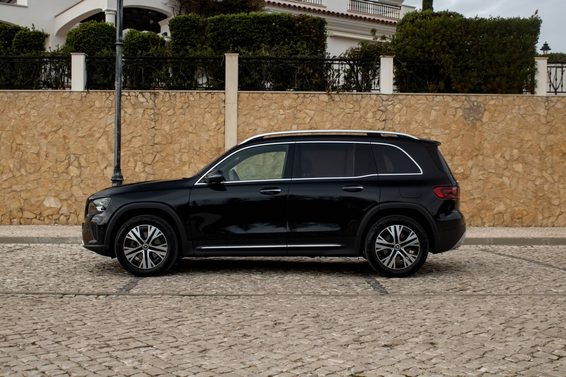 Mercedes GLB rental Portugal - gallery image 8