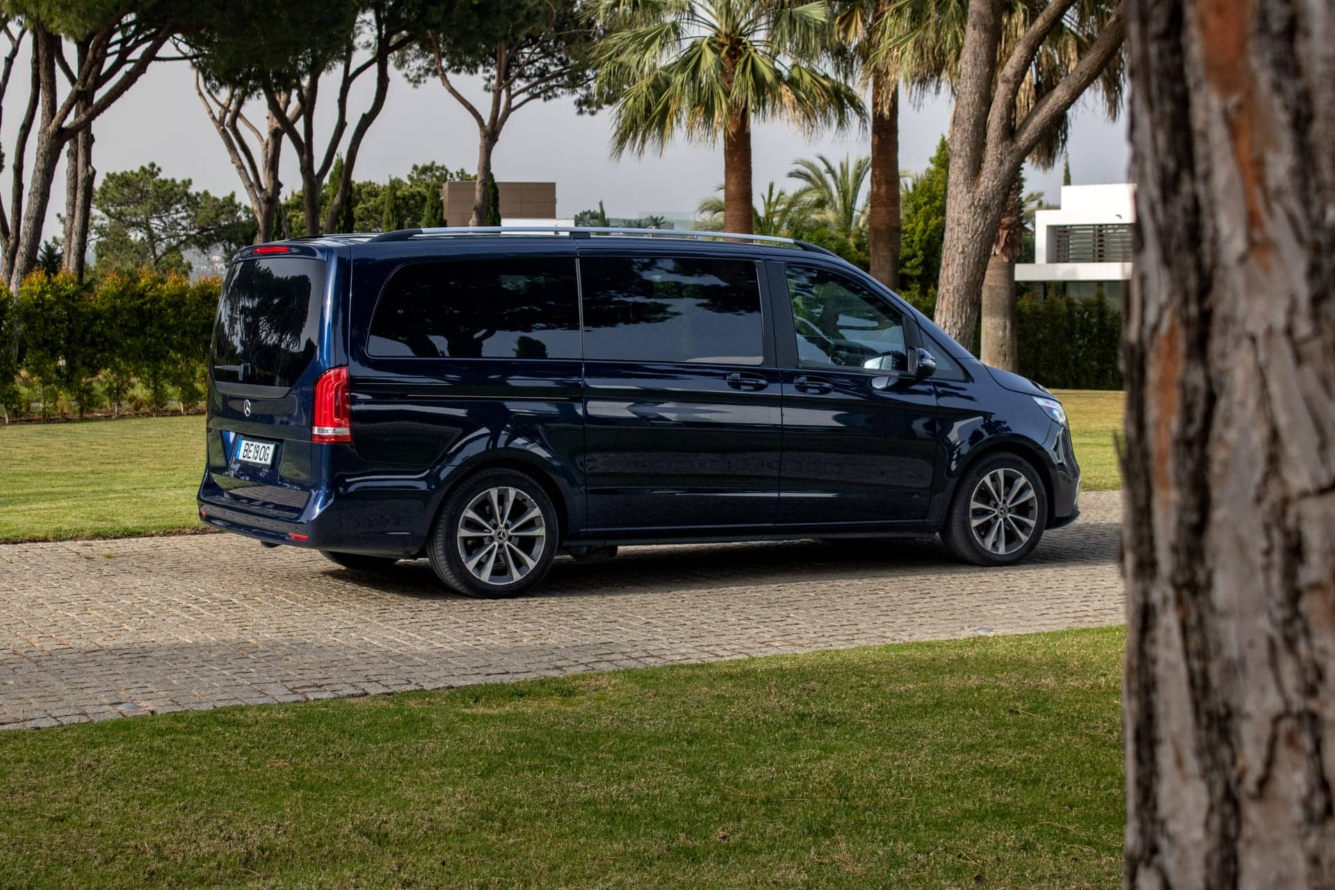 Mercedes V class VIP rental Portugal - gallery image 5