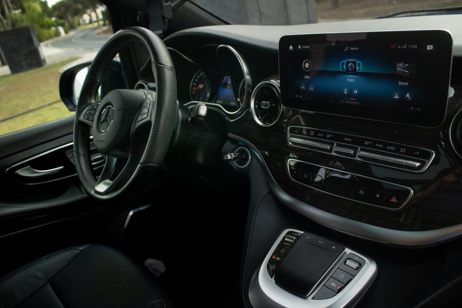 Mercedes V class VIP - luxury car rental Algarve Lisbon Portugal (11)