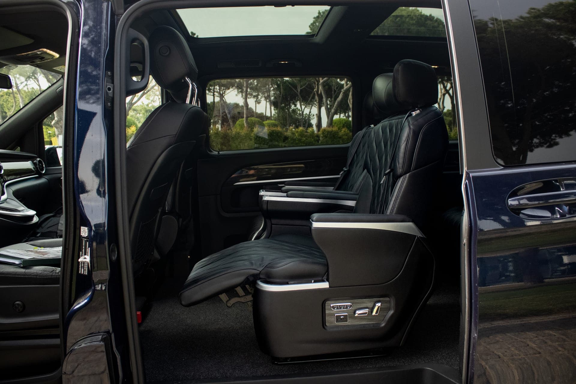 Mercedes V class VIP - luxury car rental Algarve Lisbon Portugal (7)