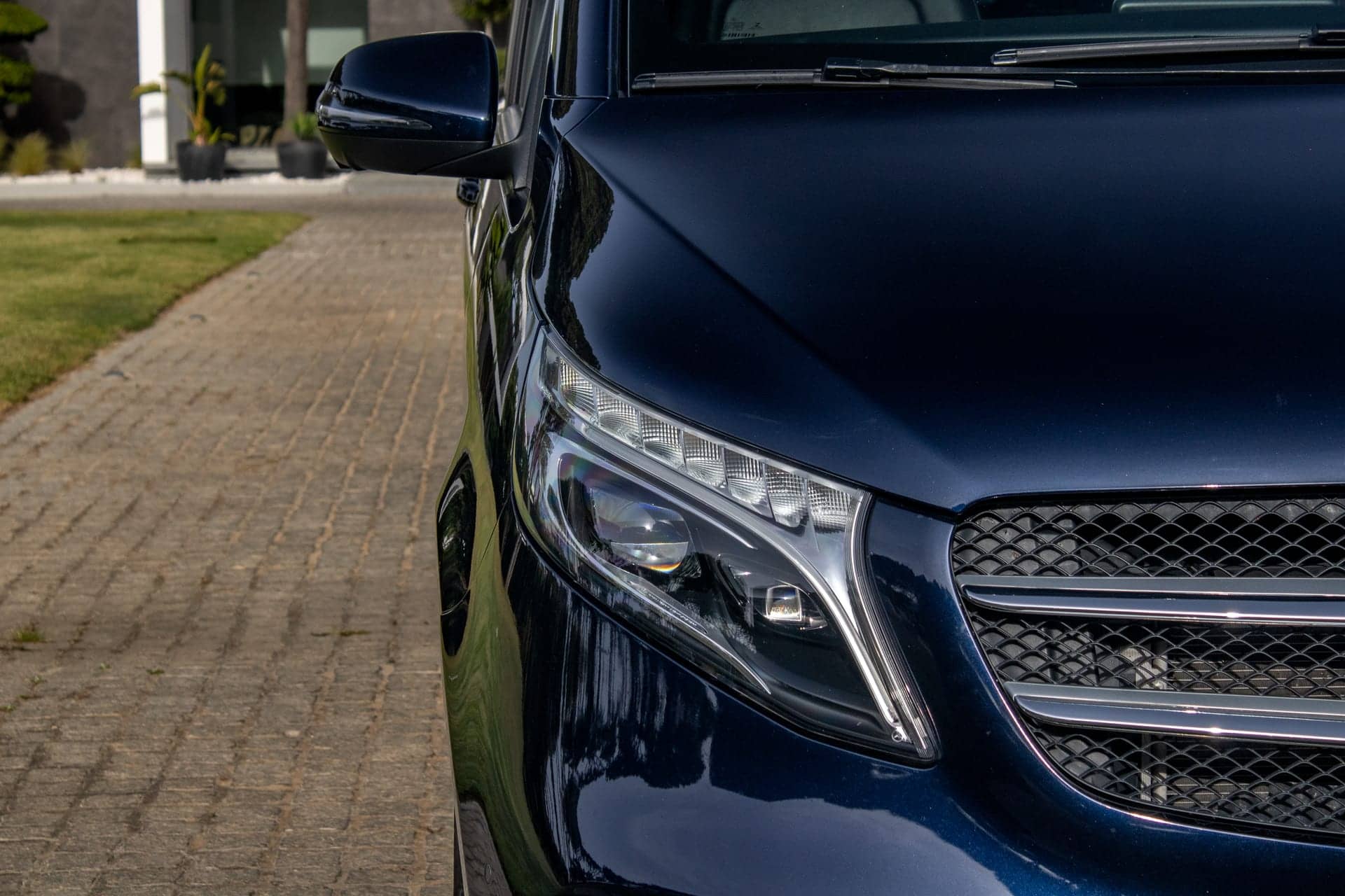 Mercedes V class VIP rental Portugal - gallery image 6