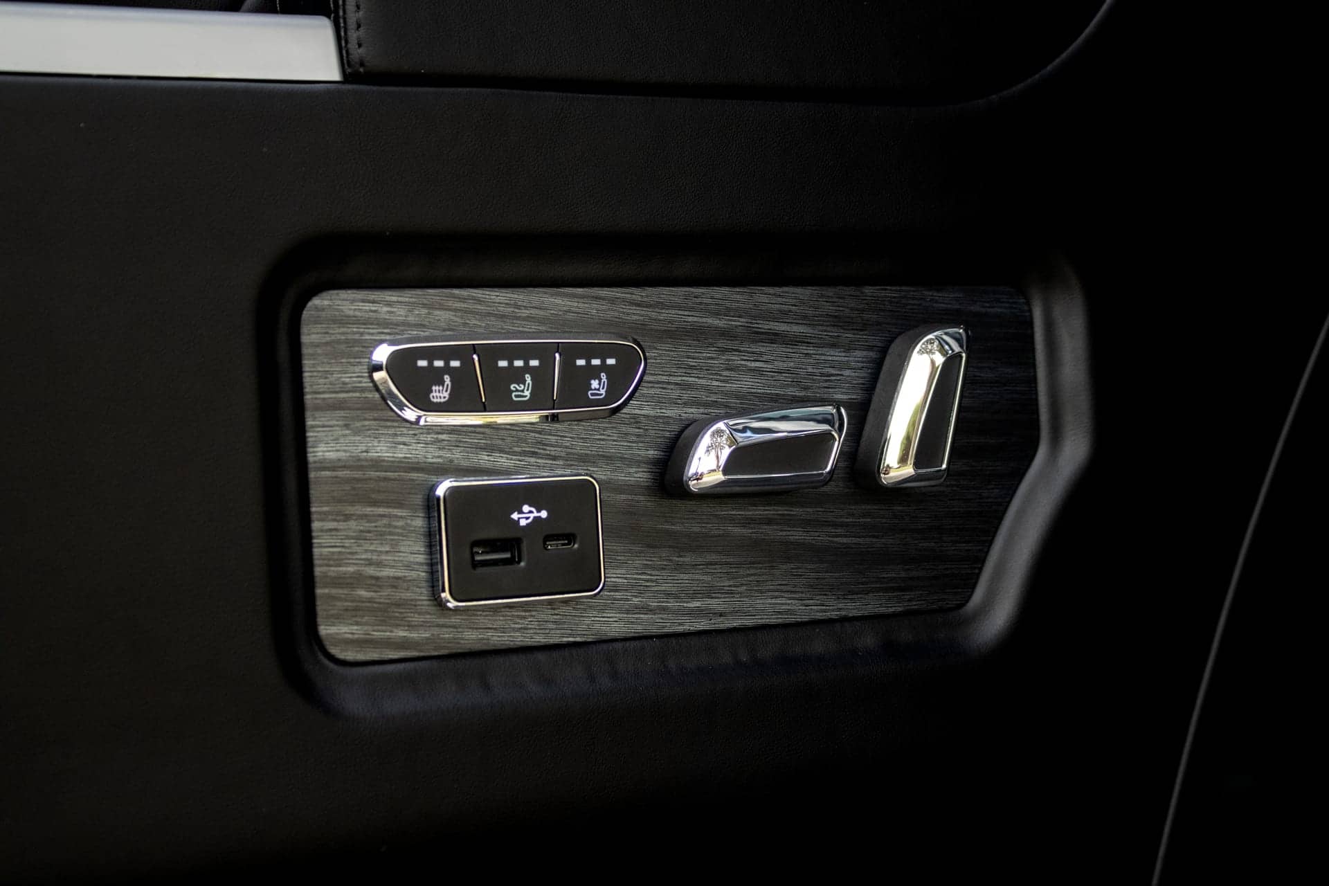 Mercedes V class VIP rental Portugal - gallery image 14