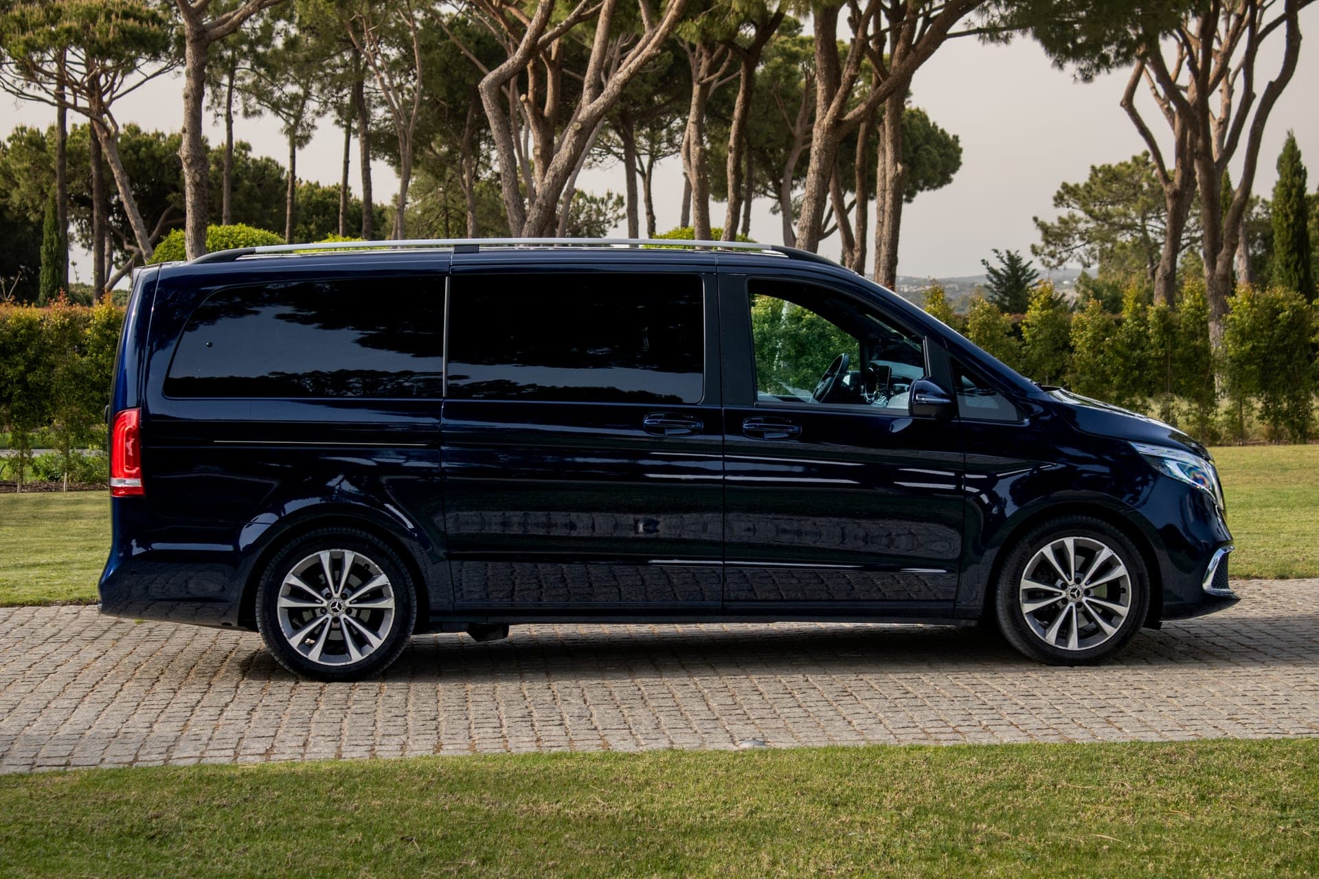 Mercedes V class VIP - luxury car rental Algarve Lisbon Portugal (3)
