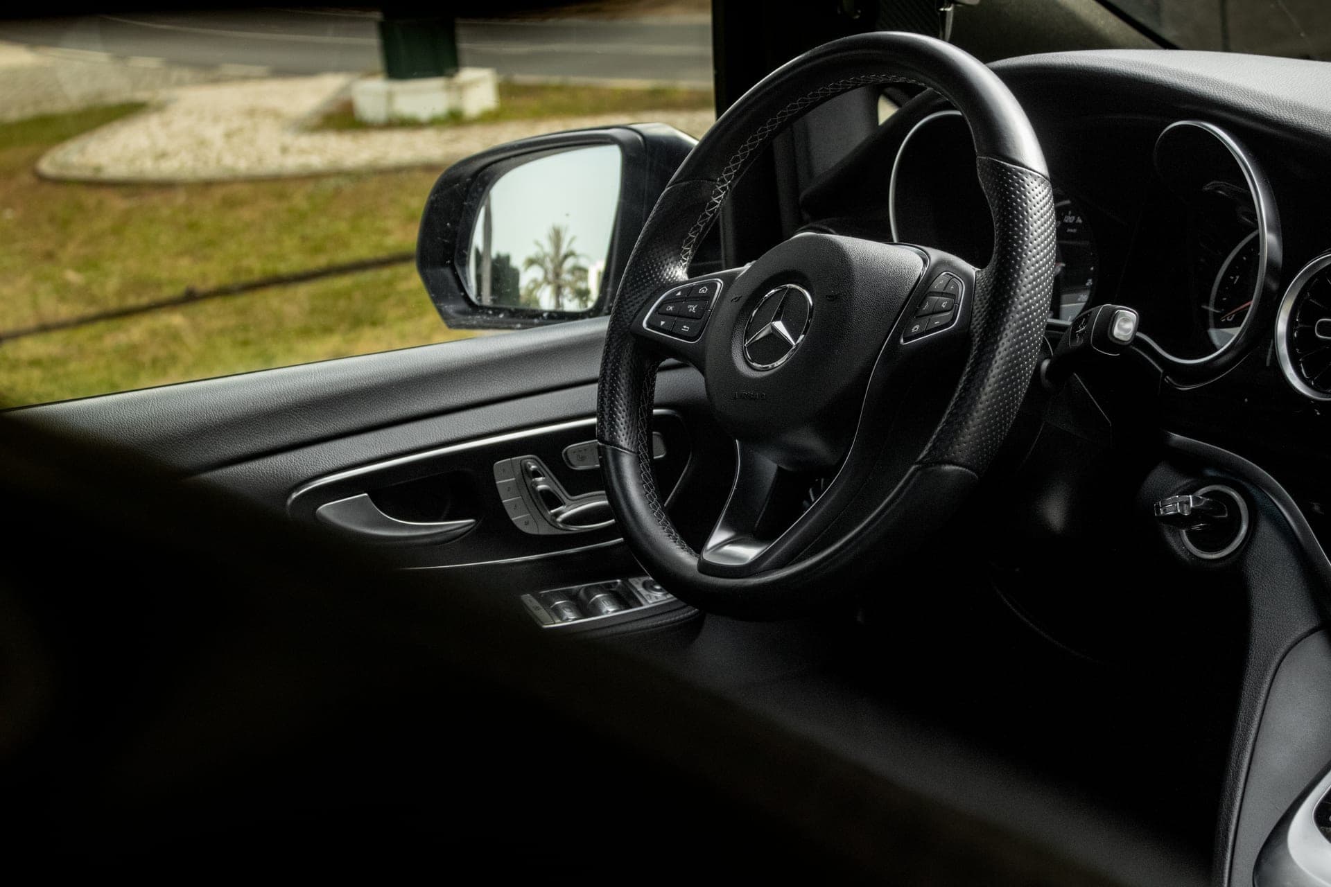 Mercedes V class VIP - luxury car rental Algarve Lisbon Portugal (13)