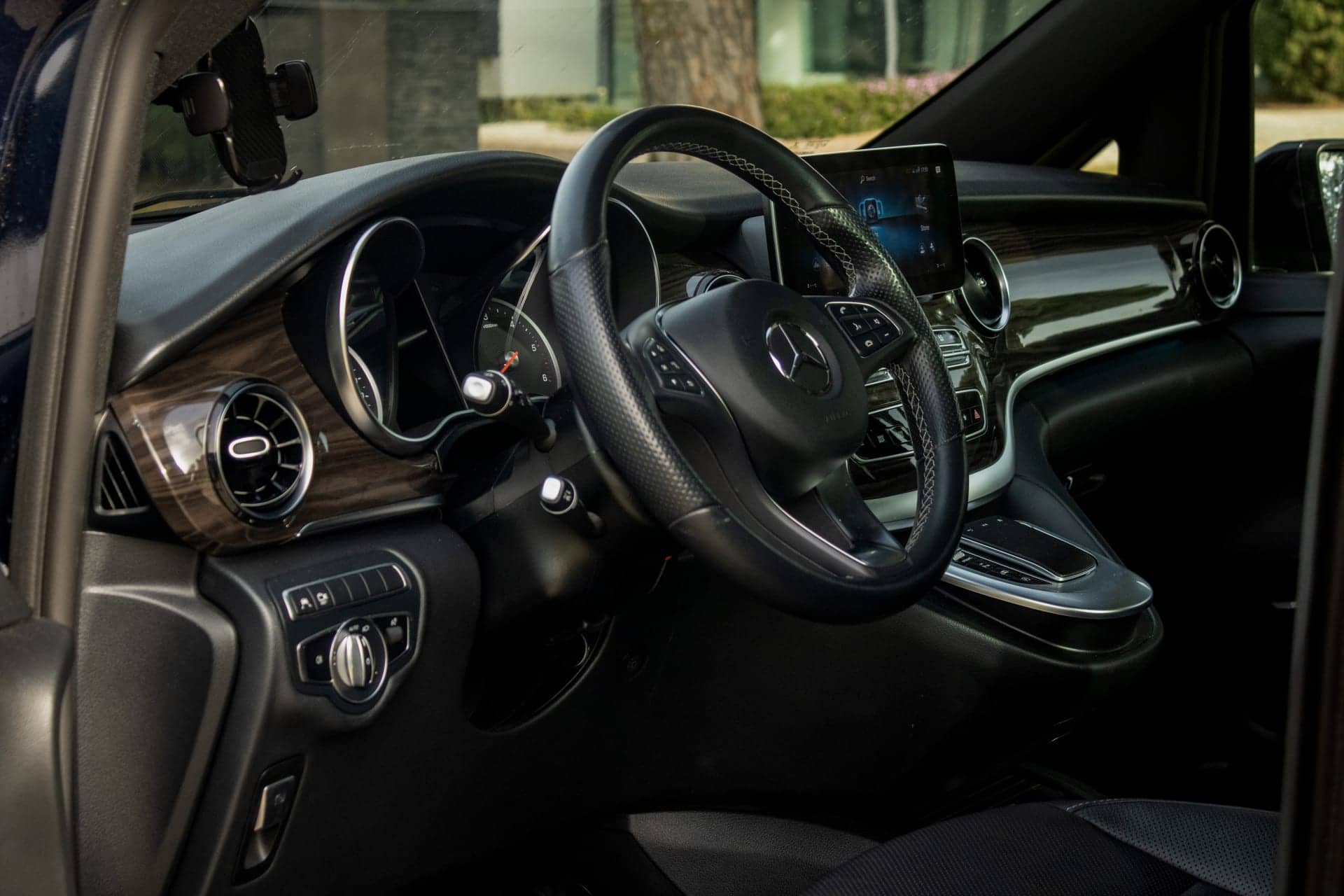 Mercedes V class VIP rental Portugal - gallery image 12