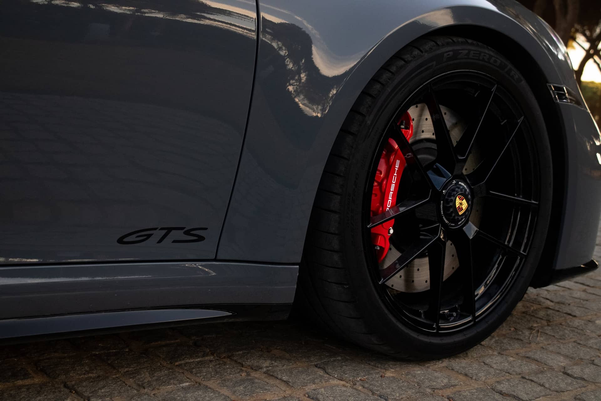 Porsche 911 Carrera 4 GTS rental Portugal - gallery image 8