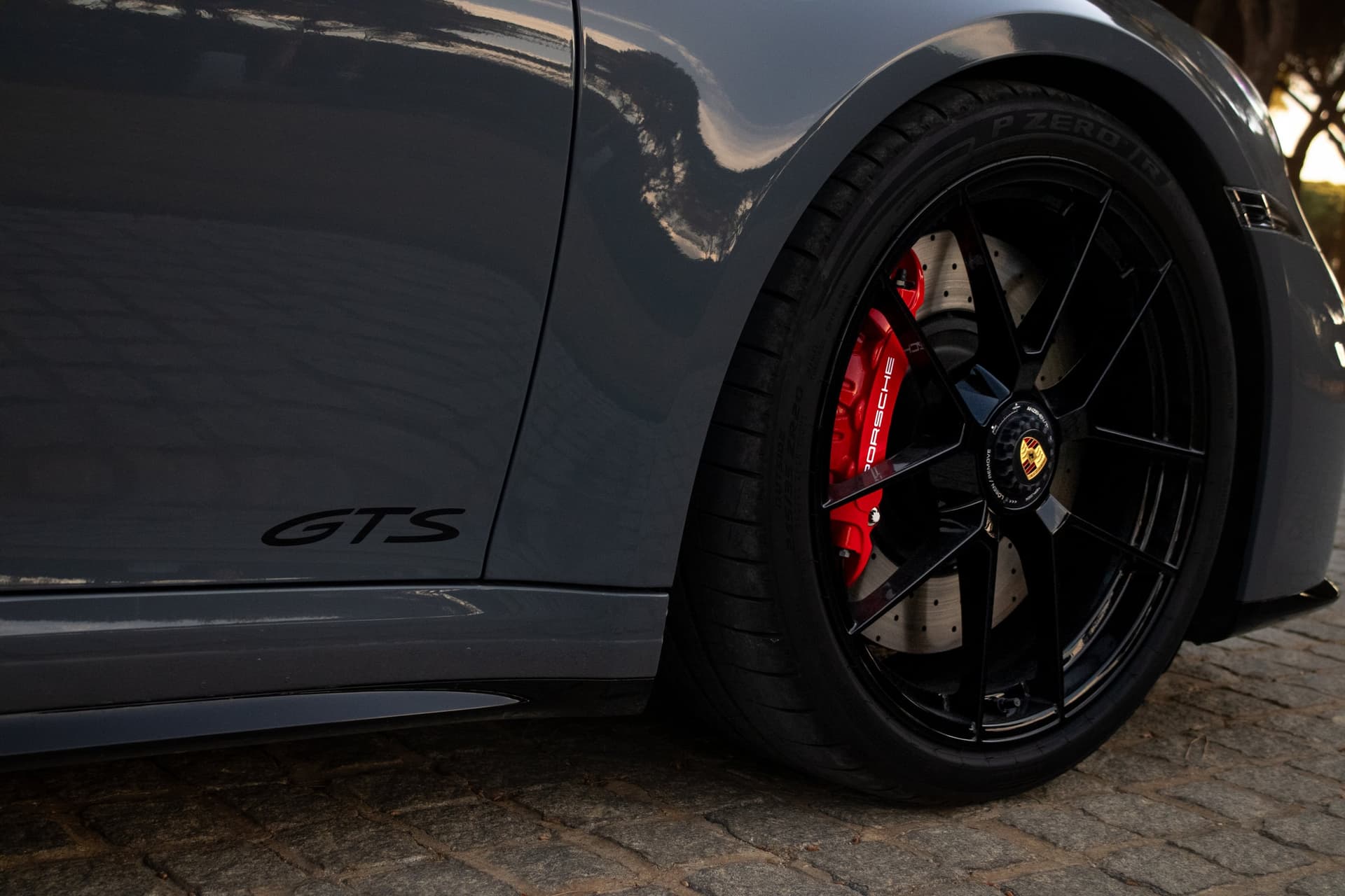 Porsche 911 Carrera 4 GTS - luxury car rental Algarve Lisbon Portugal (8)
