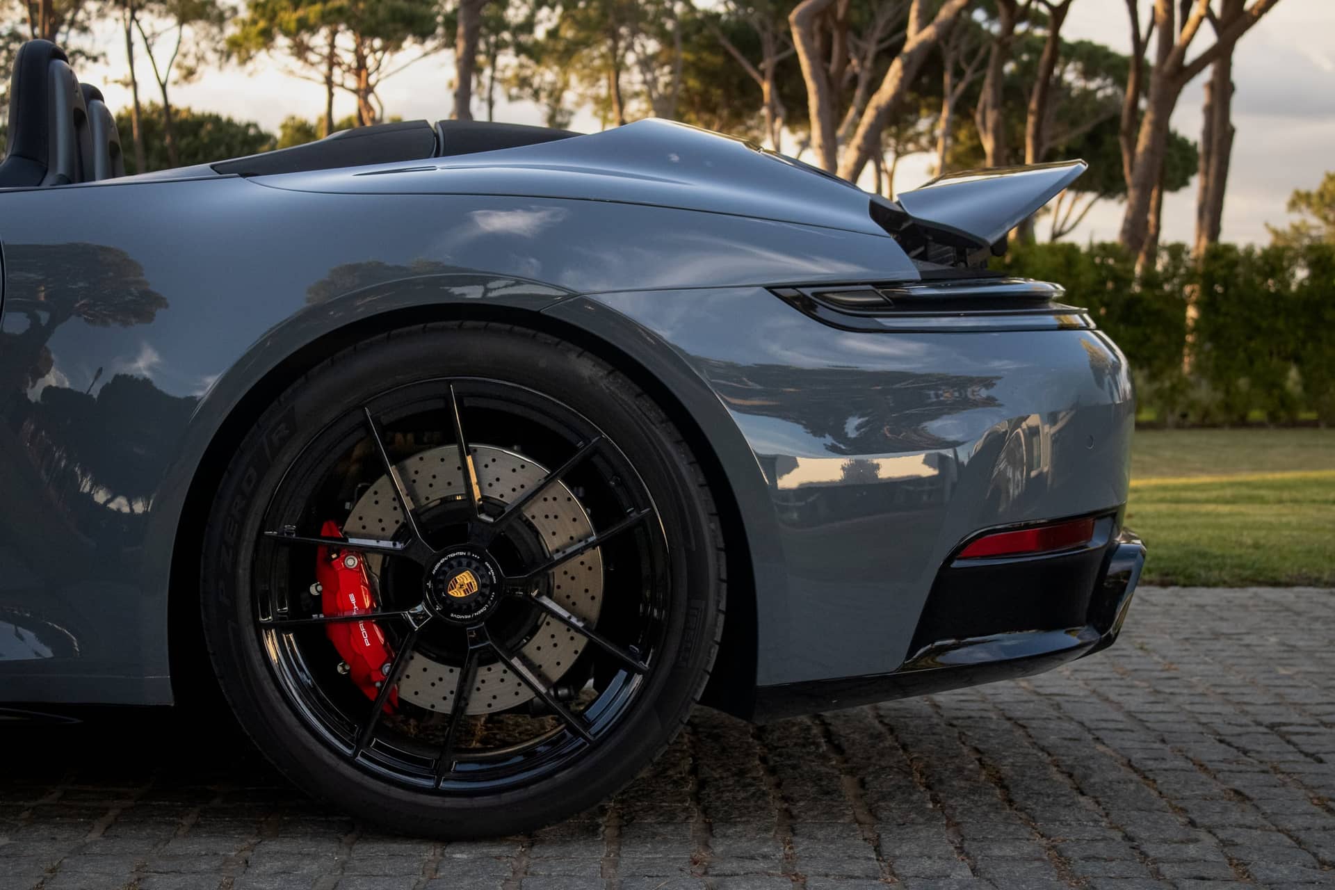 Porsche 911 Carrera 4 GTS rental Portugal - gallery image 2
