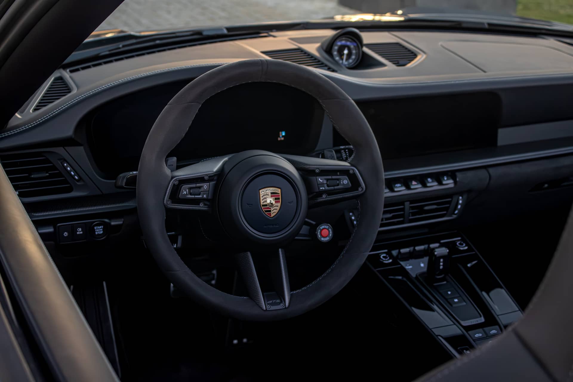 Porsche 911 Carrera 4 GTS rental Portugal - gallery image 15
