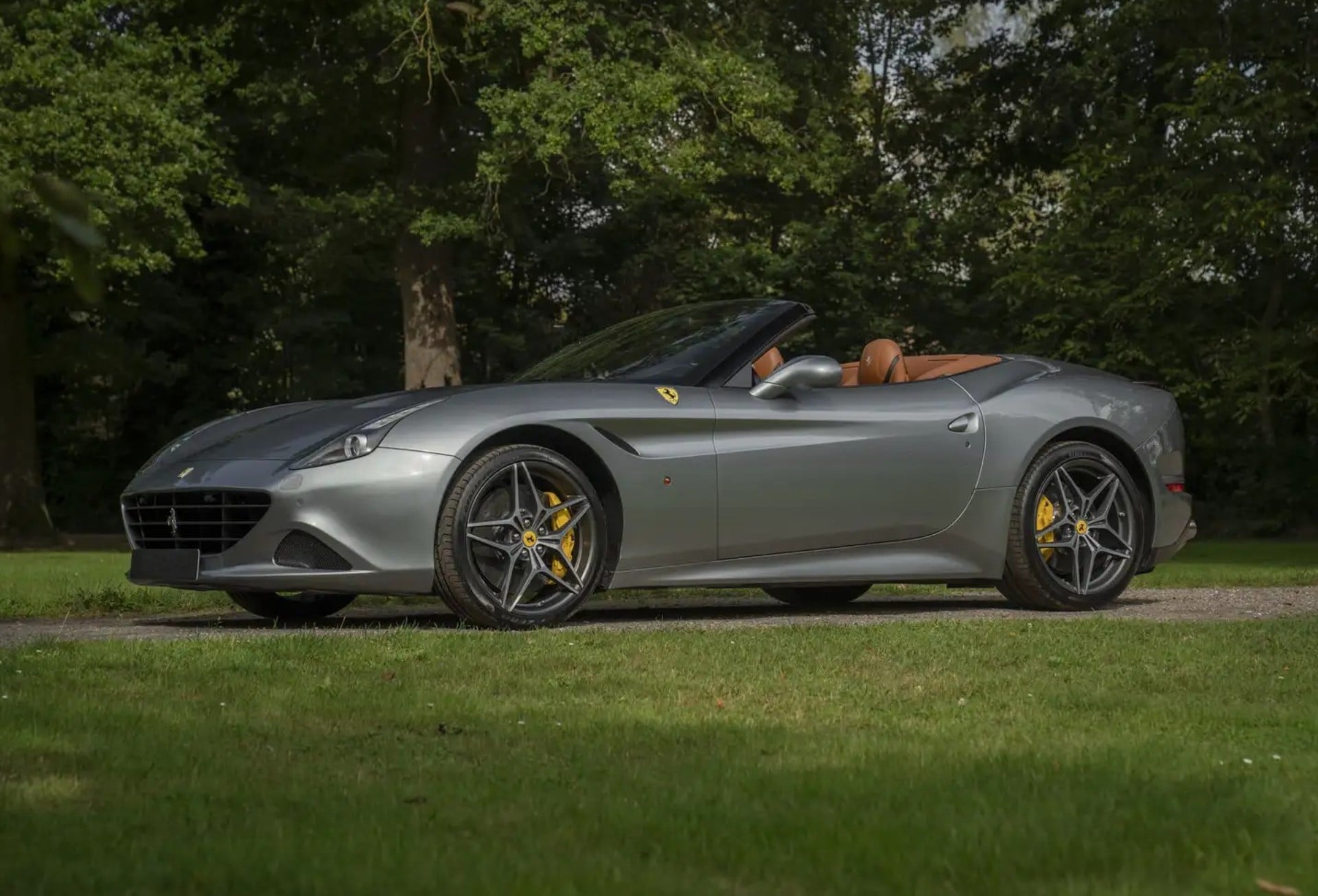 Ferrari California for rent in Portugal - luxury car rental Algarve Lisbon