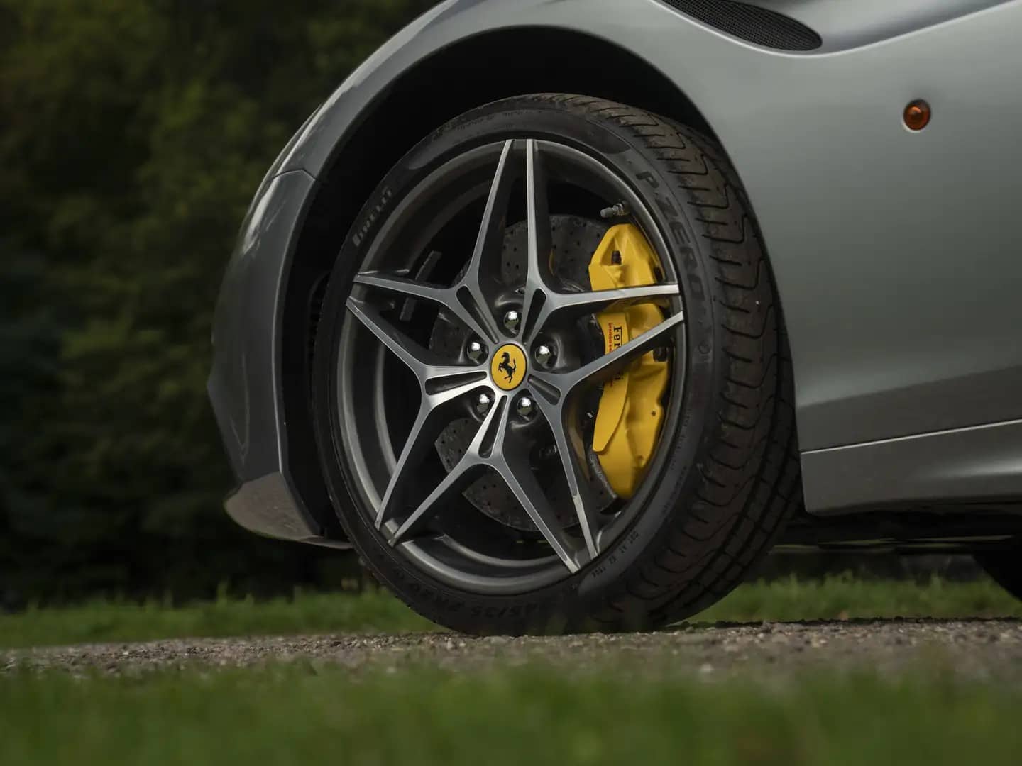 Ferrari California rental Portugal - gallery image 2