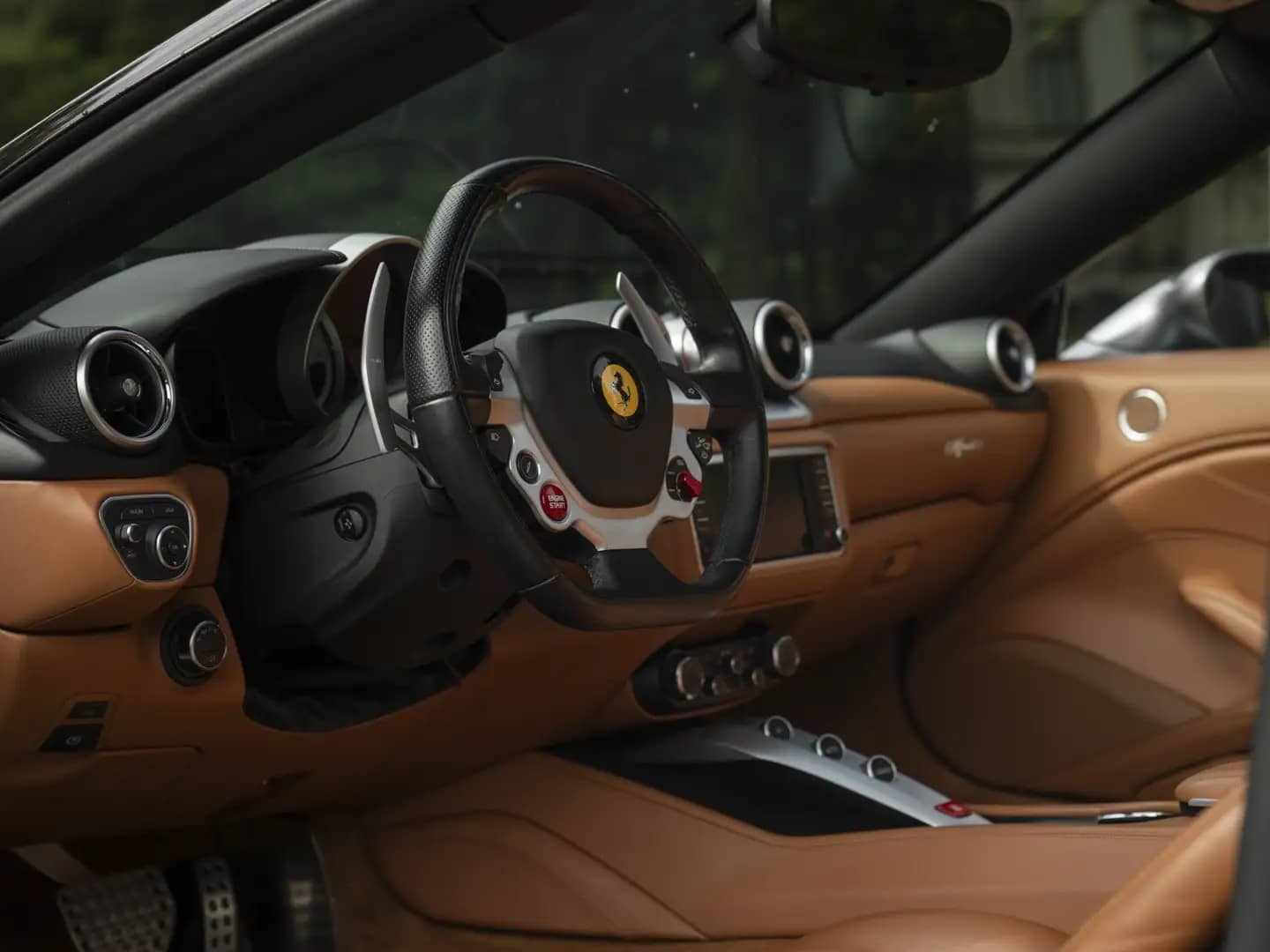 Ferrari California rental Portugal - gallery image 4