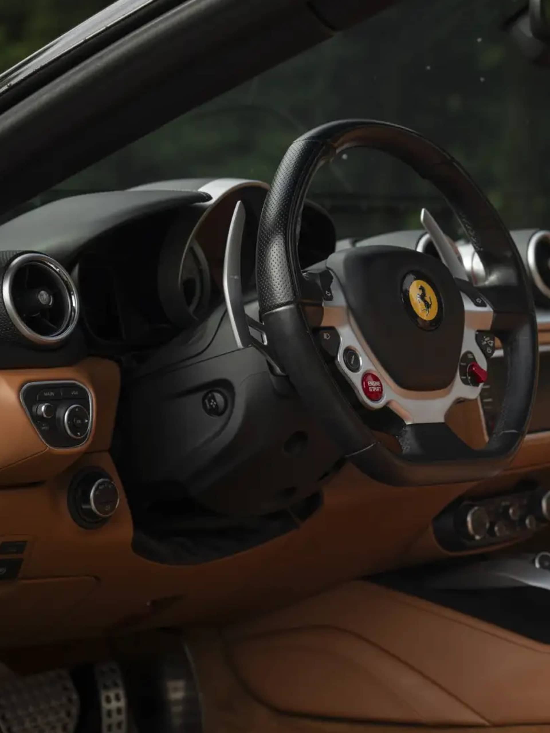 Ferrari California rental Portugal - gallery image 5