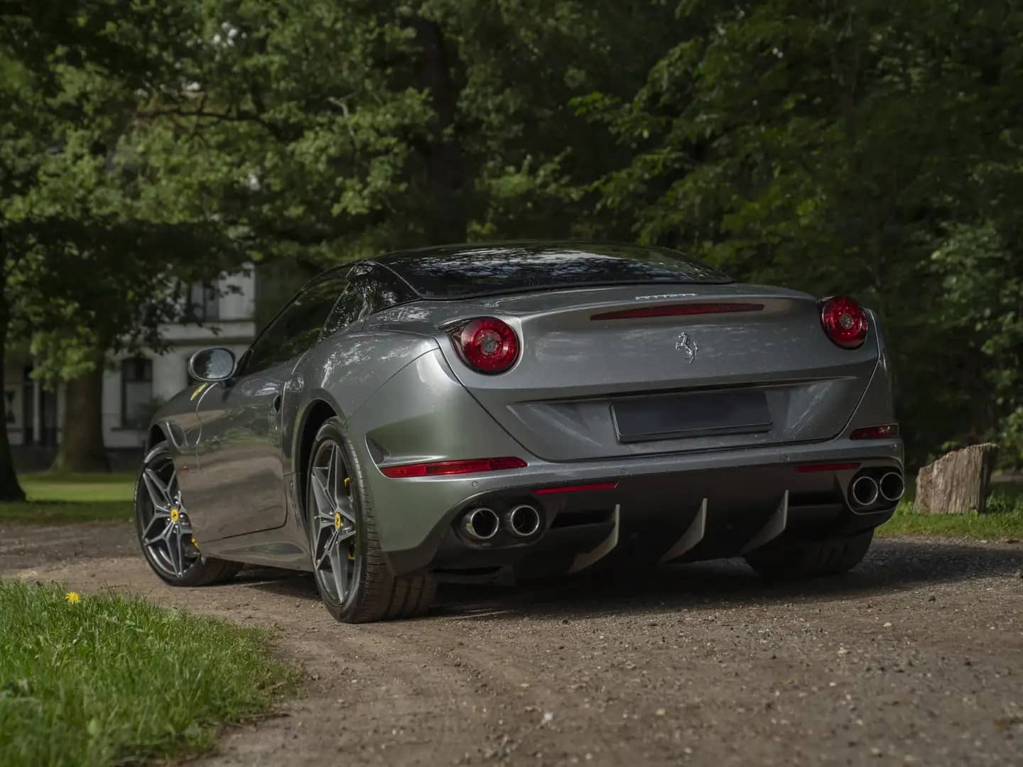 Ferrari California rental Portugal - gallery image 8