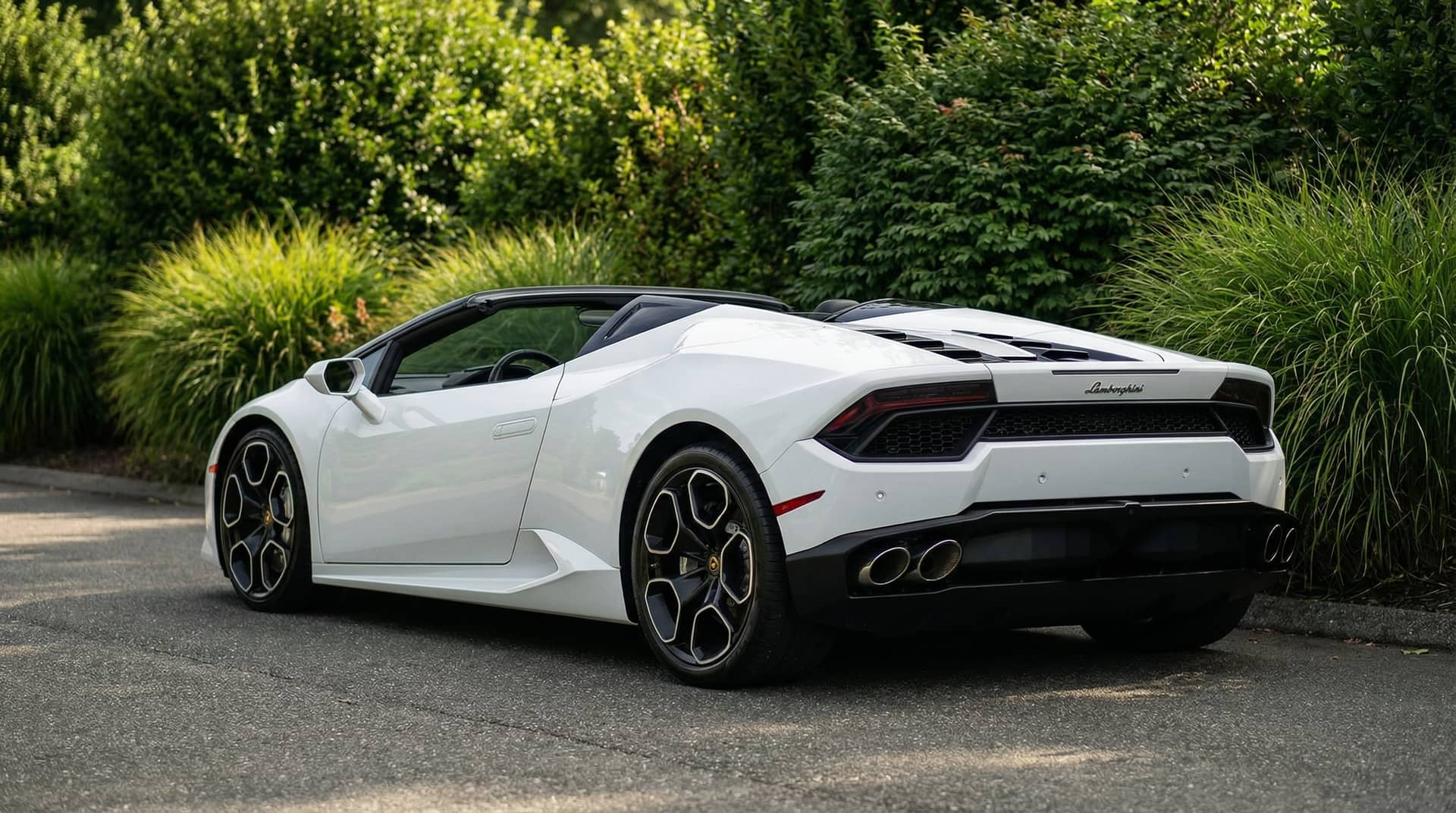 Lamborghini Huracán rental Portugal - gallery image 3