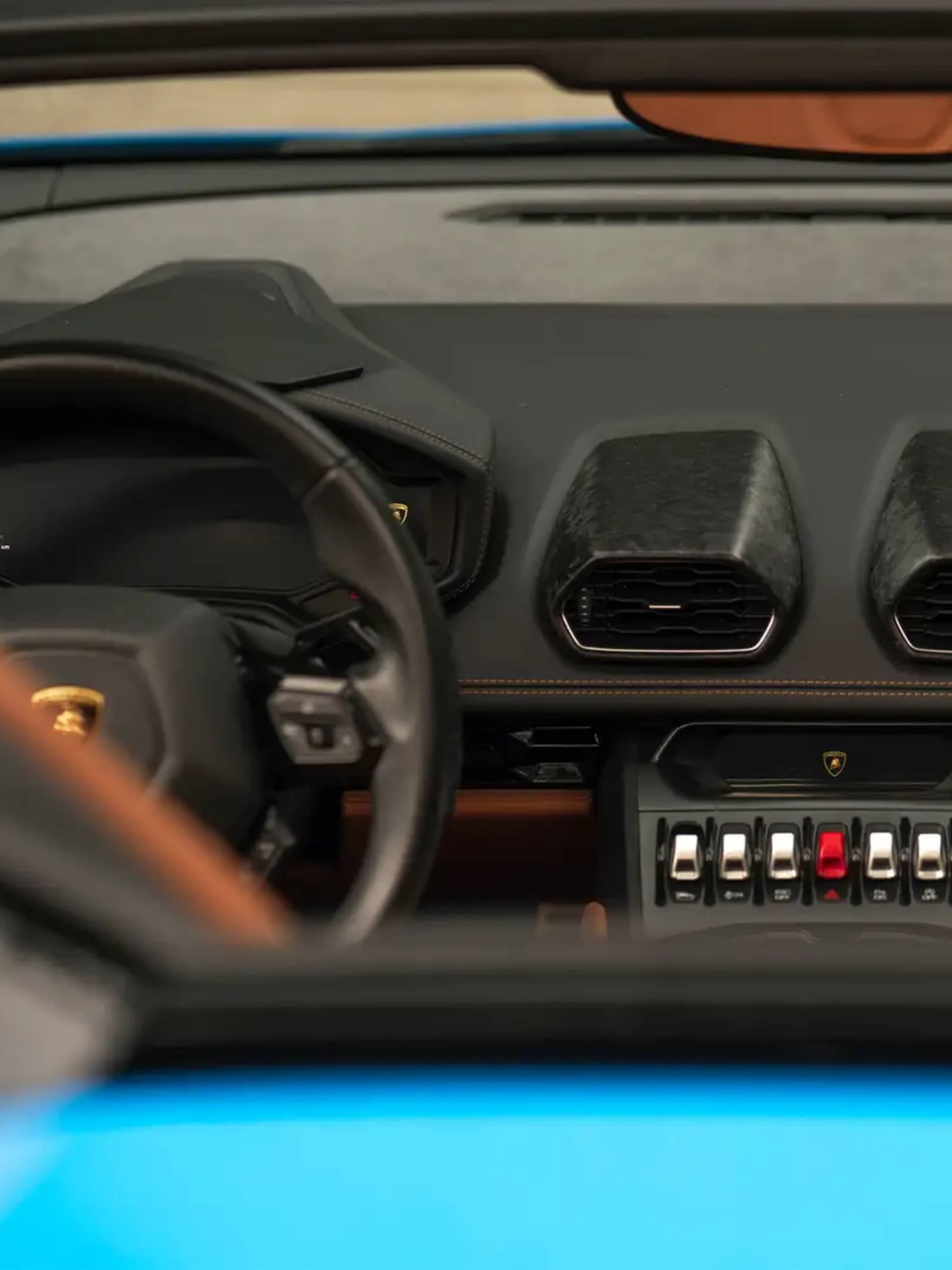 Lamborghini Huracán rental Portugal - gallery image 3