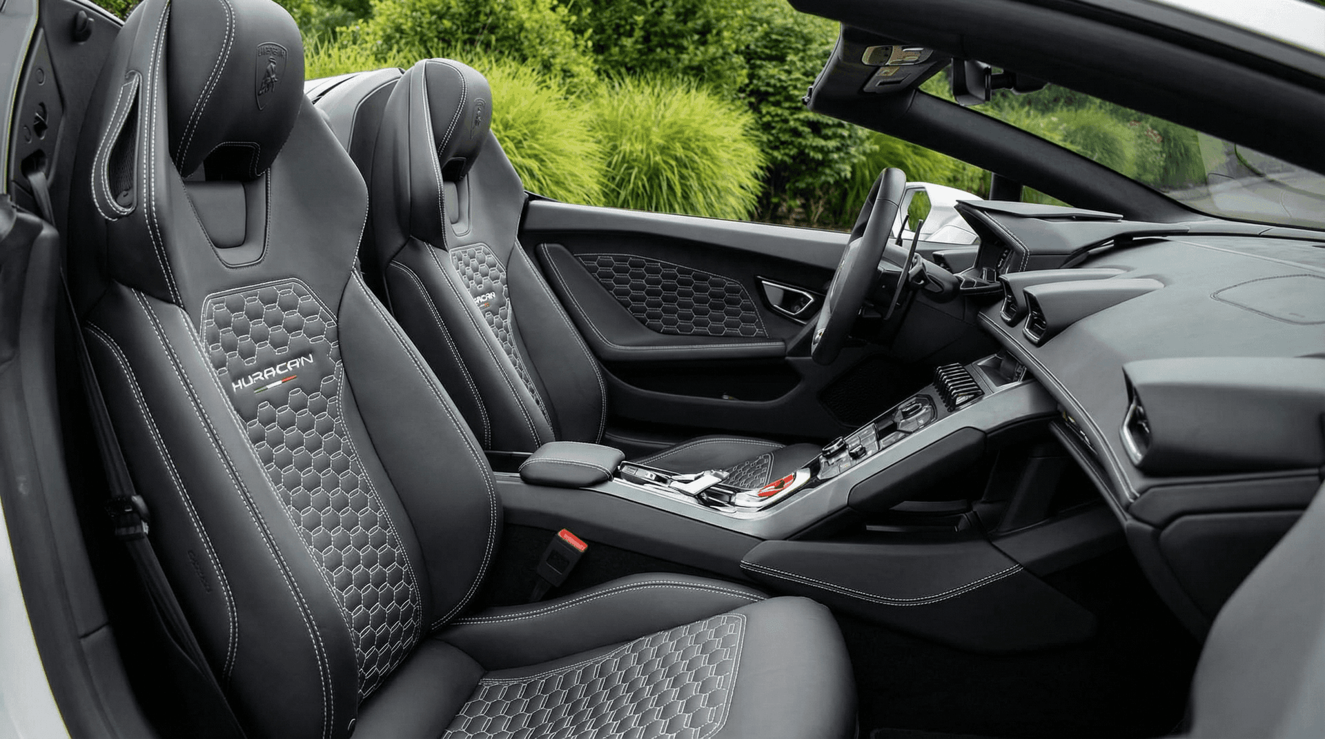 Lamborghini Huracán rental Portugal - gallery image 5