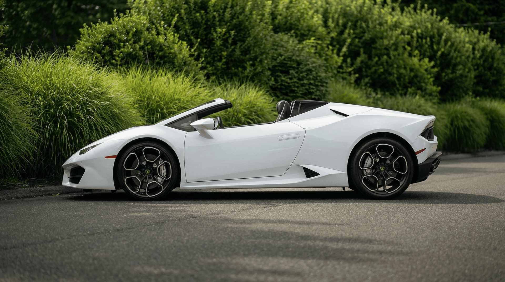 Lamborghini Huracán rental Portugal - gallery image 4