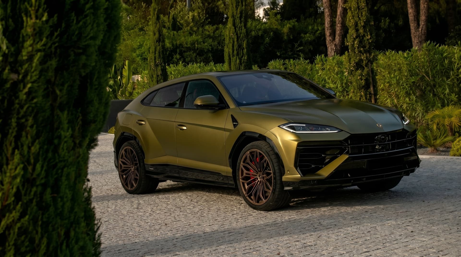 Lamborghini Urus SE - luxury car rental Algarve Lisbon Portugal