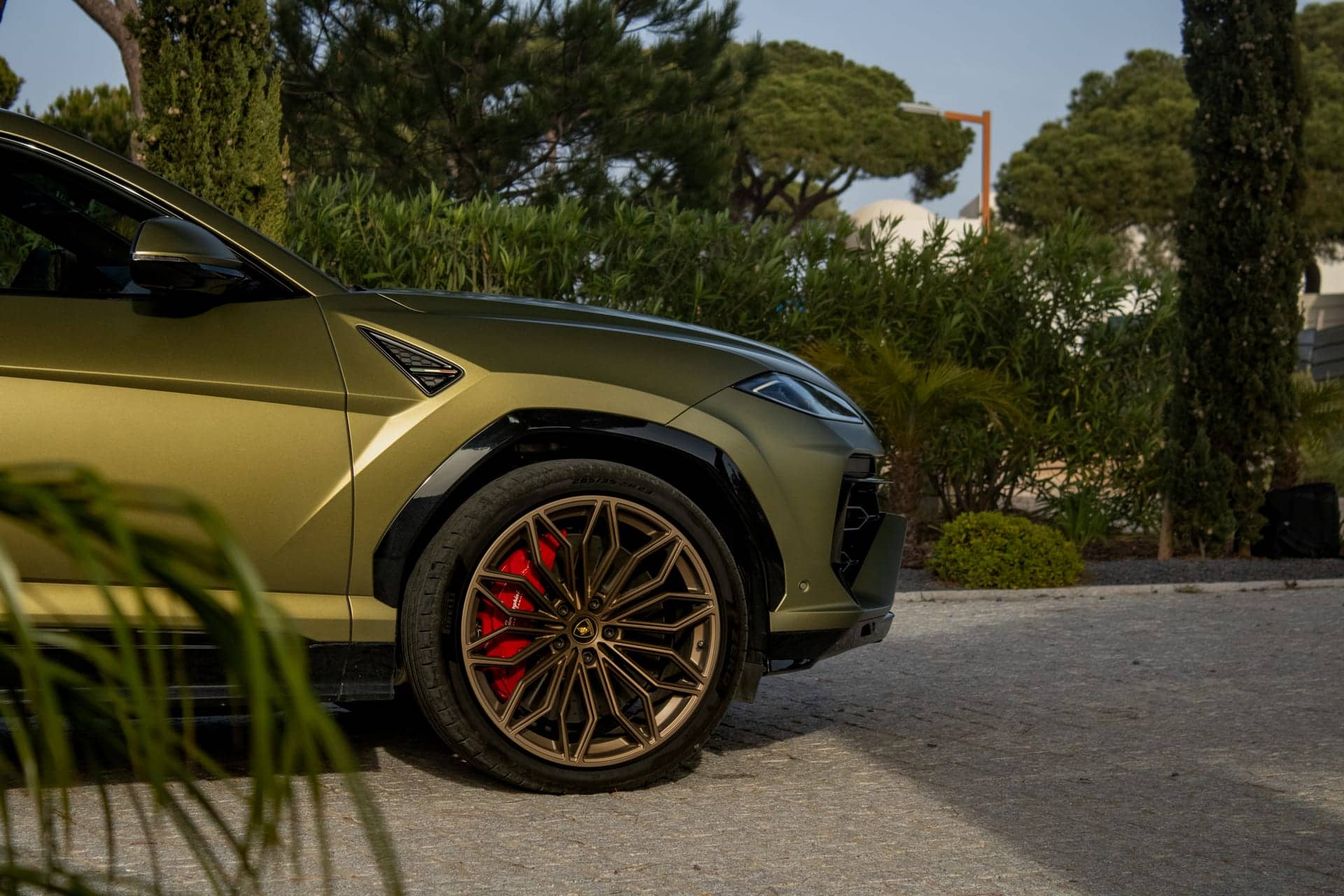 Lamborghini Urus SE rental Portugal - gallery image 3