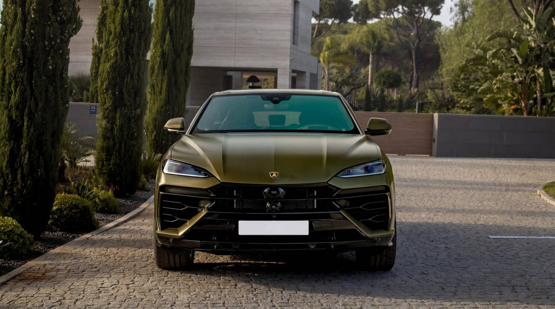 Lamborghini Urus SE rental Portugal - gallery image 2