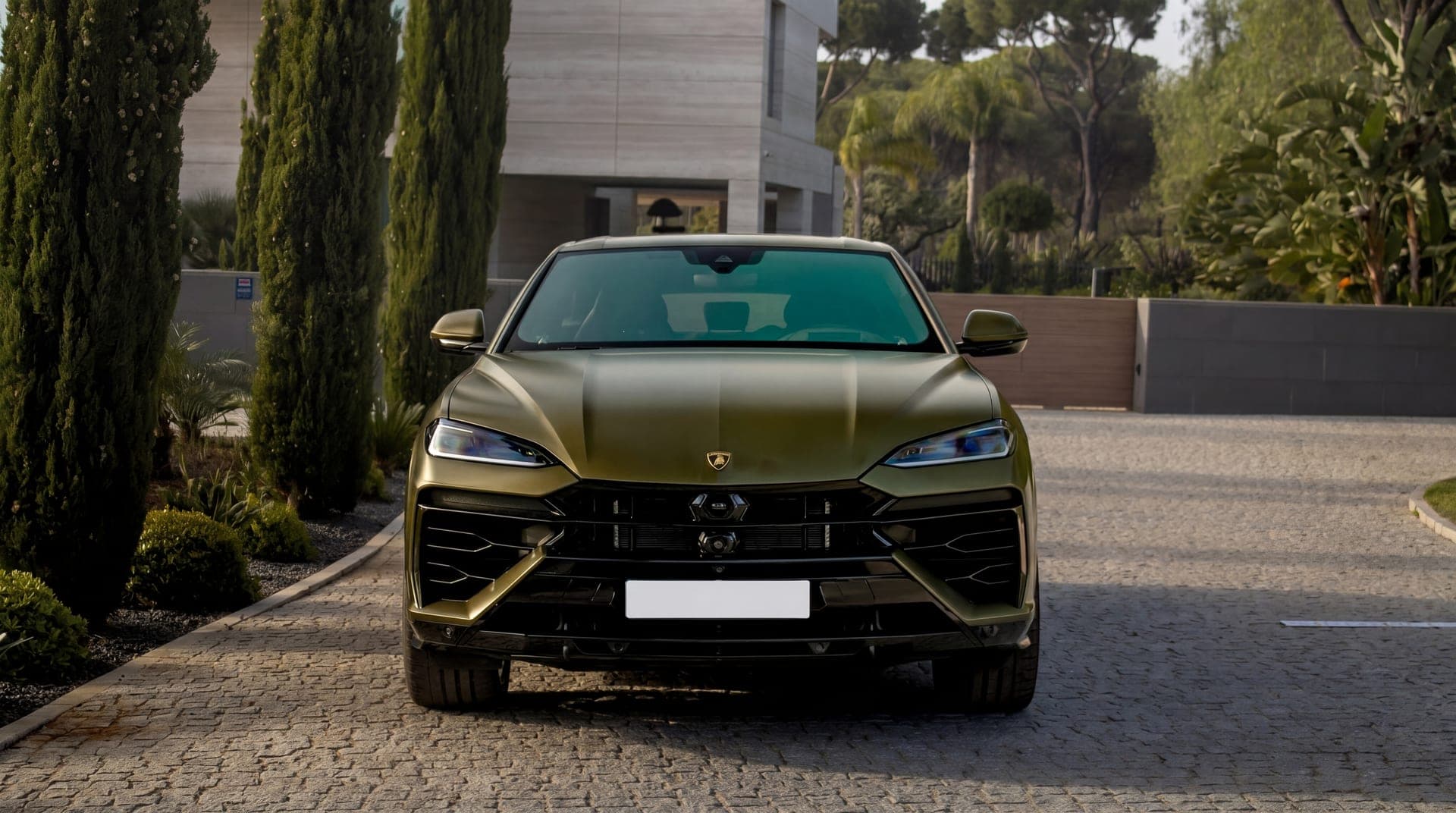 Lamborghini Urus SE front view - luxury car rental Algarve Lisbon Portugal