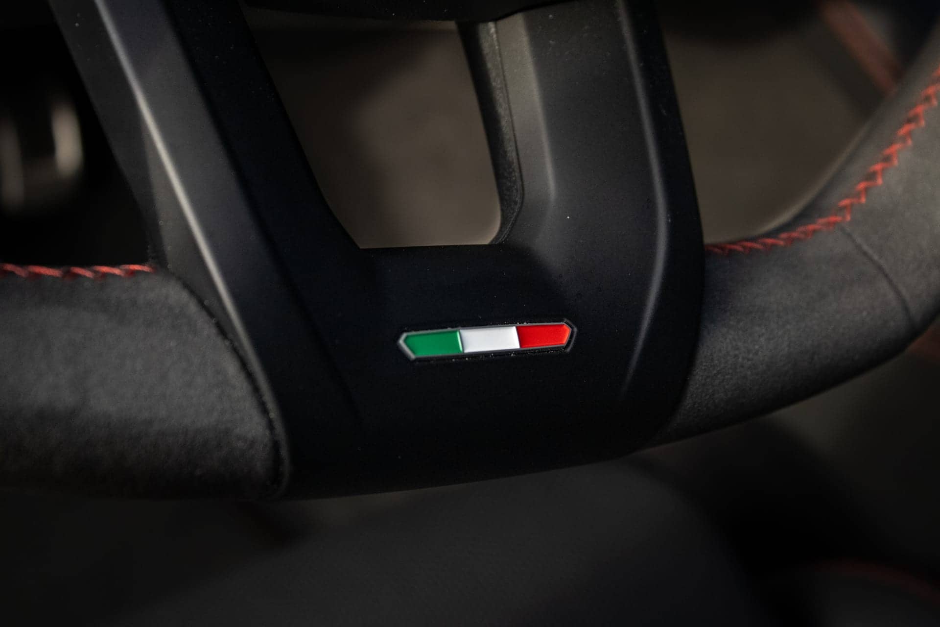 Lamborghini Urus SE rental Portugal - gallery image 7