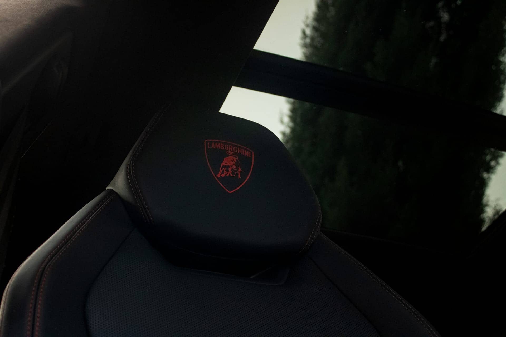 Lamborghini Urus SE rental Portugal - gallery image 12