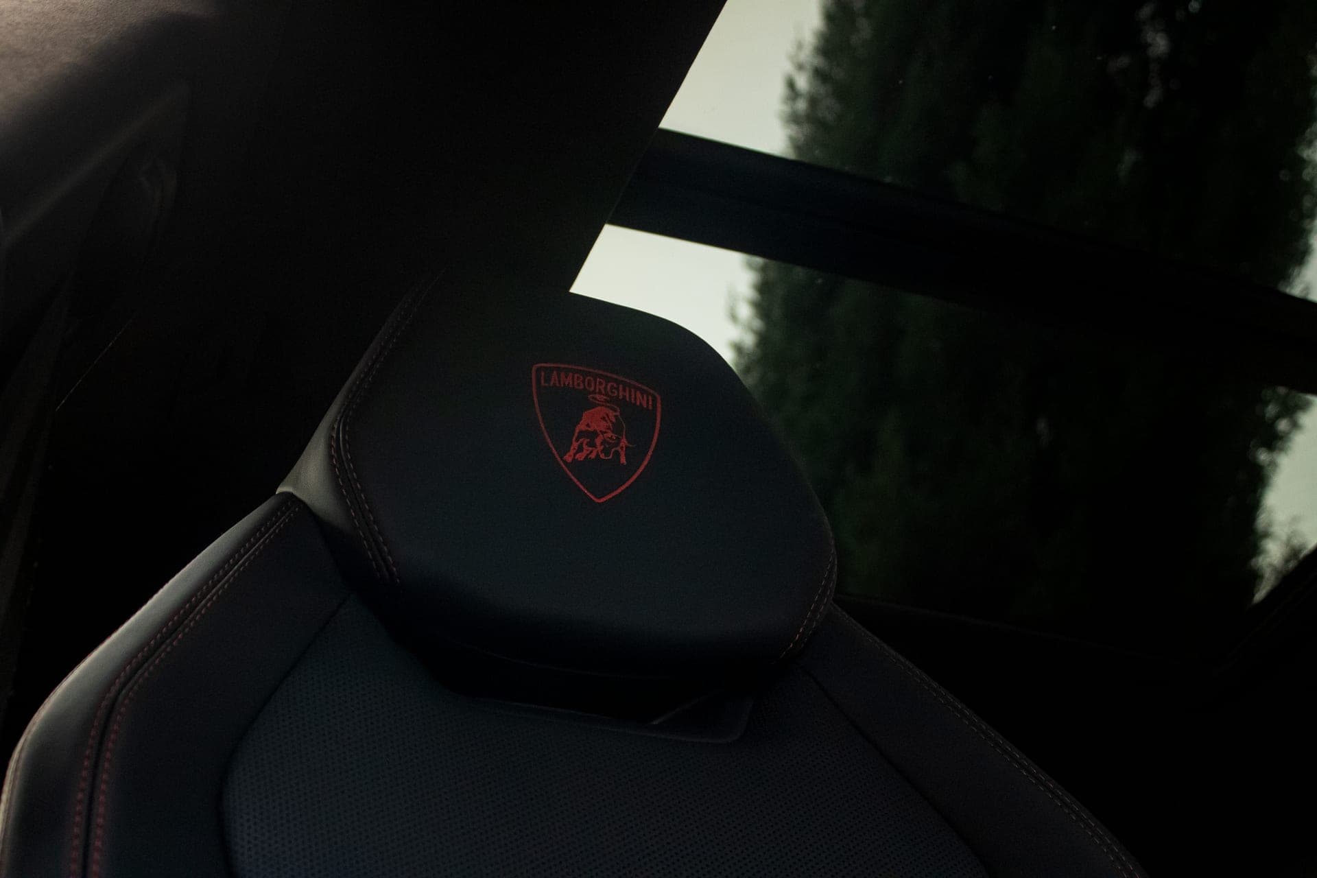 Lamborghini Urus SE - luxury car rental Algarve Lisbon Portugal (12)